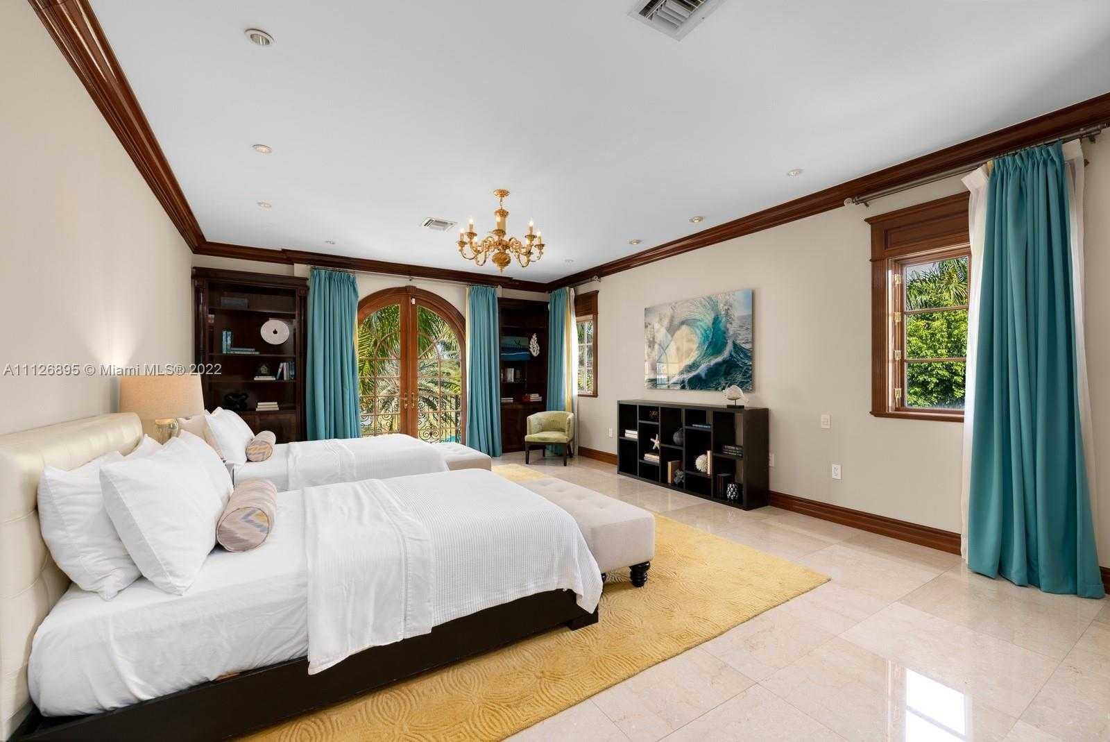 Small Image of 585 Arvida Pkwy, Coral Gables, FL 33156, USA Number 22
