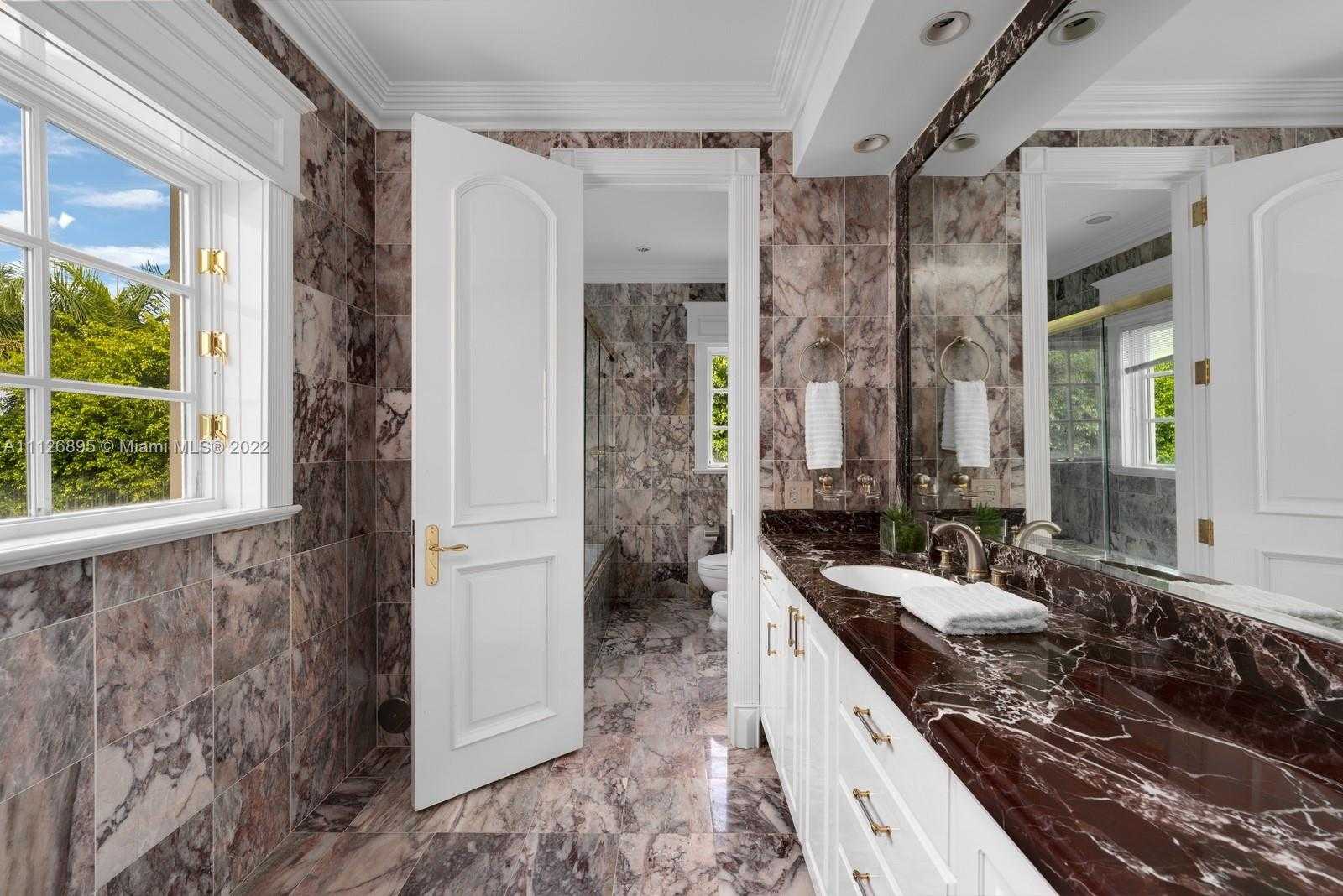 Small Image of 585 Arvida Pkwy, Coral Gables, FL 33156, USA Number 23