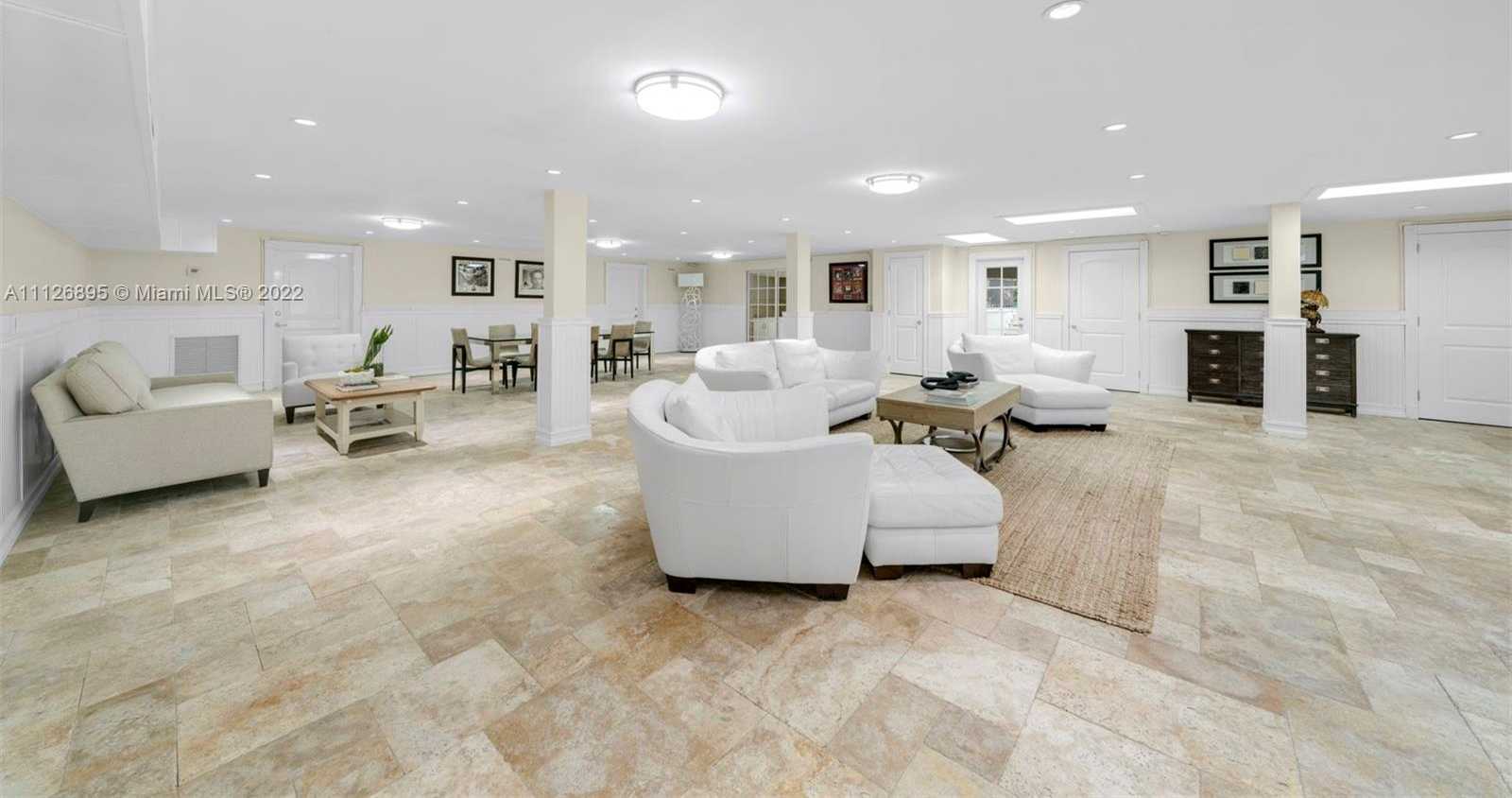 Small Image of 585 Arvida Pkwy, Coral Gables, FL 33156, USA Number 26