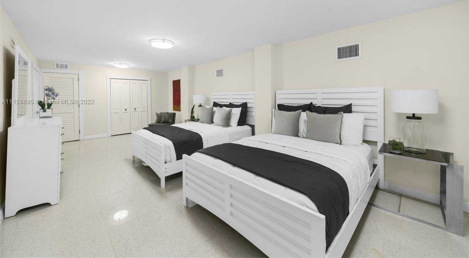 Small Image of 585 Arvida Pkwy, Coral Gables, FL 33156, USA Number 27