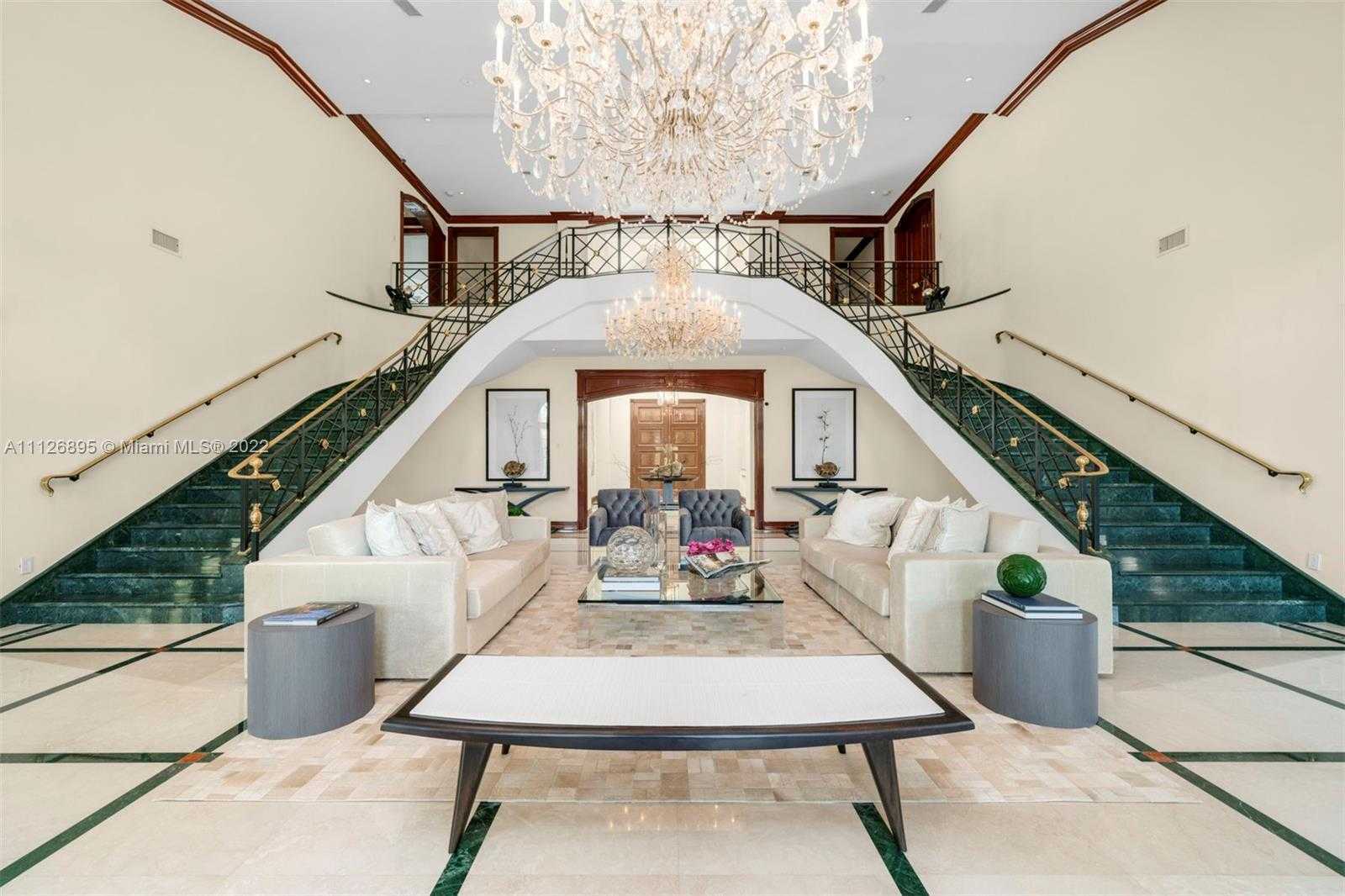 Small Image of 585 Arvida Pkwy, Coral Gables, FL 33156, USA Number 4