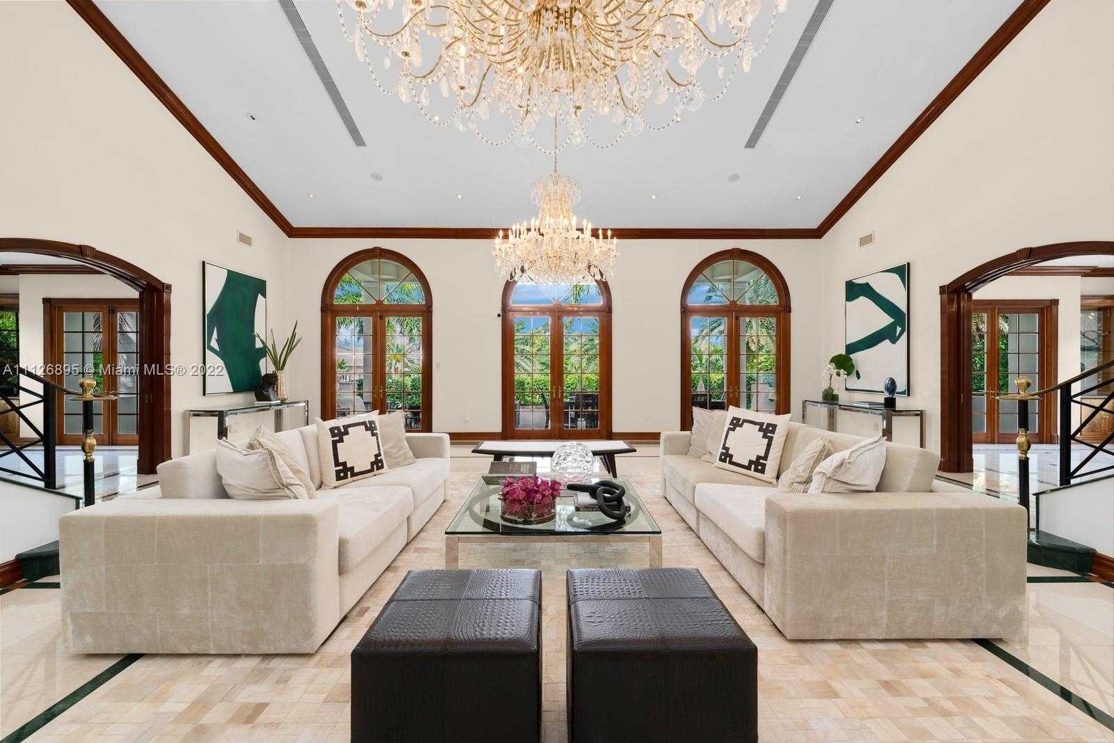 Small Image of 585 Arvida Pkwy, Coral Gables, FL 33156, USA Number 5