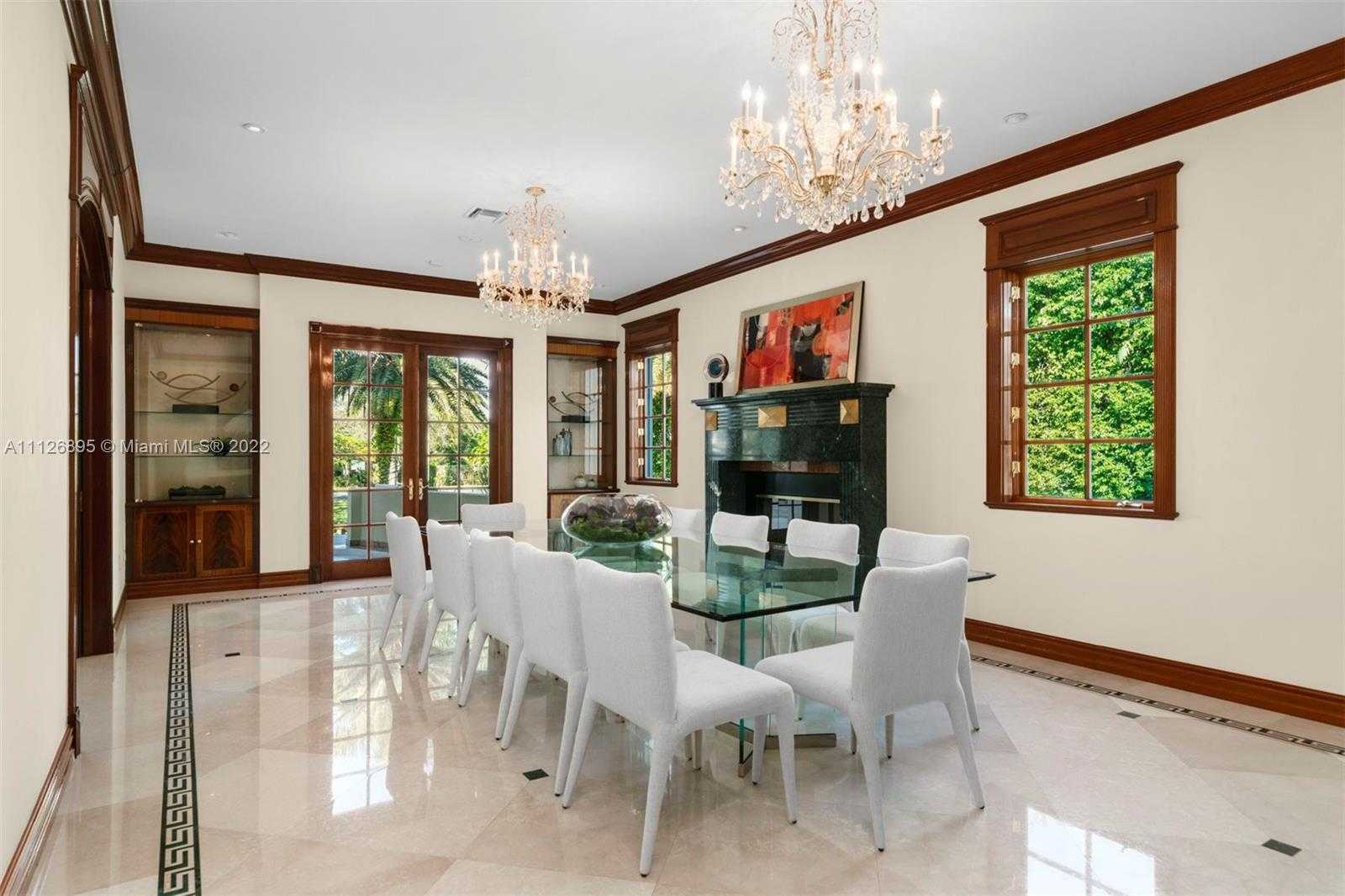 Small Image of 585 Arvida Pkwy, Coral Gables, FL 33156, USA Number 7