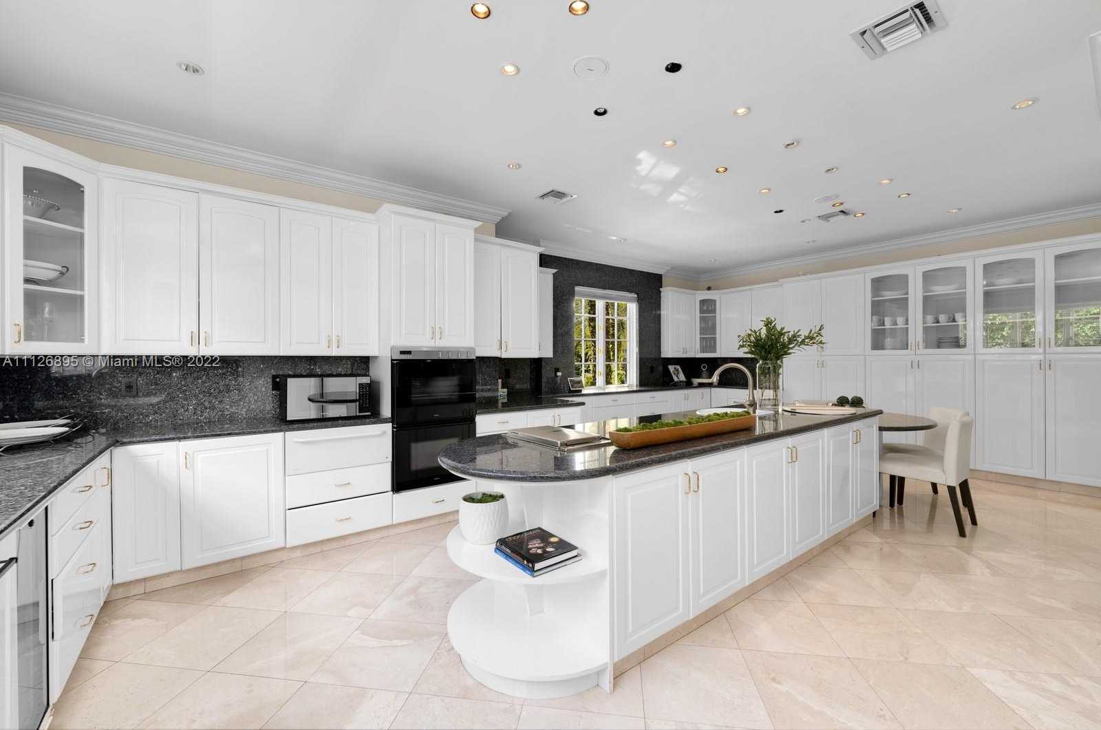Small Image of 585 Arvida Pkwy, Coral Gables, FL 33156, USA Number 9