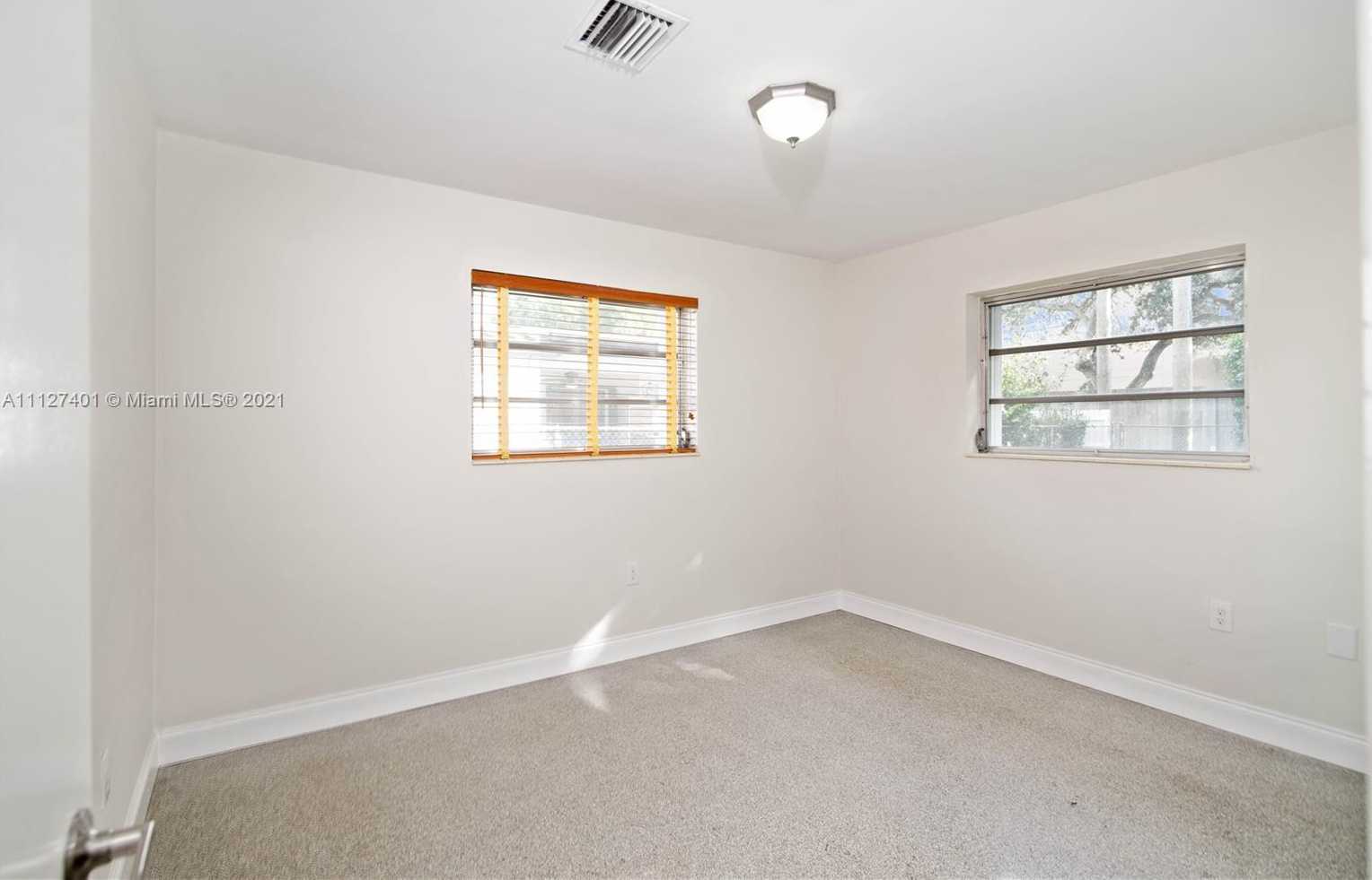Small Image of 3234 Pierce St, Hollywood, FL 33021, USA Number 12