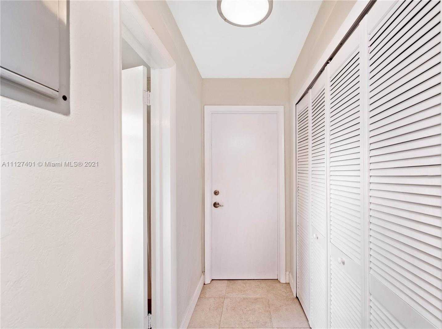 Small Image of 3234 Pierce St, Hollywood, FL 33021, USA Number 13