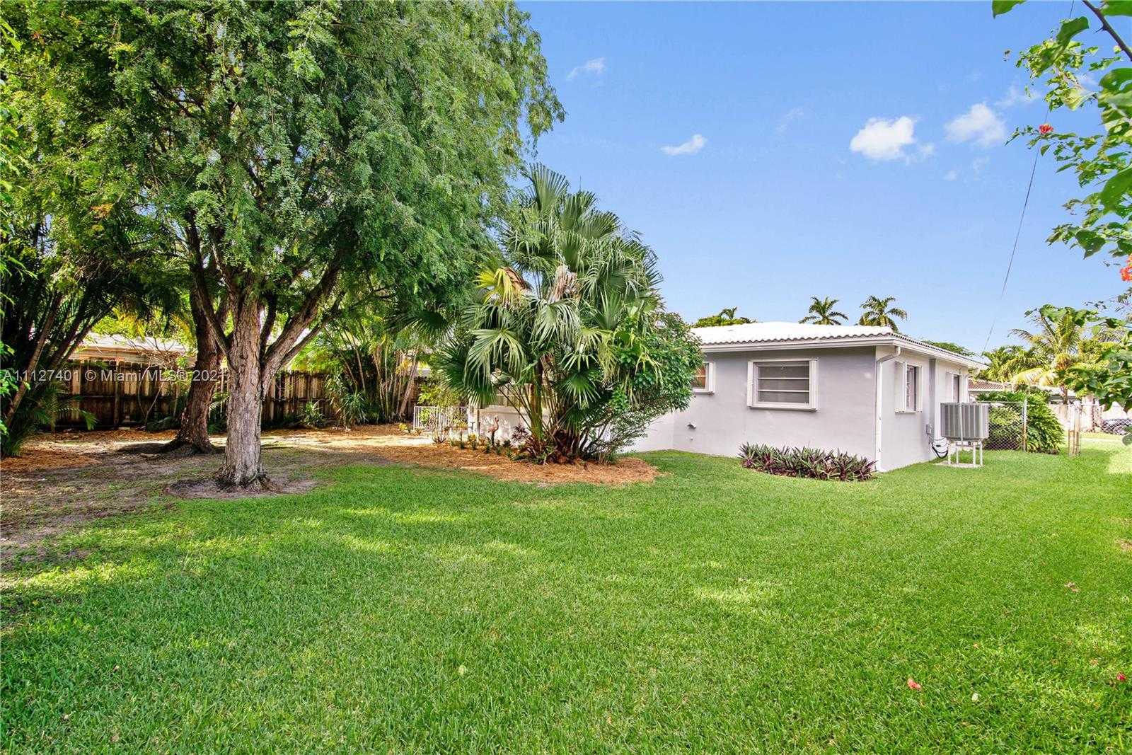 Small Image of 3234 Pierce St, Hollywood, FL 33021, USA Number 16