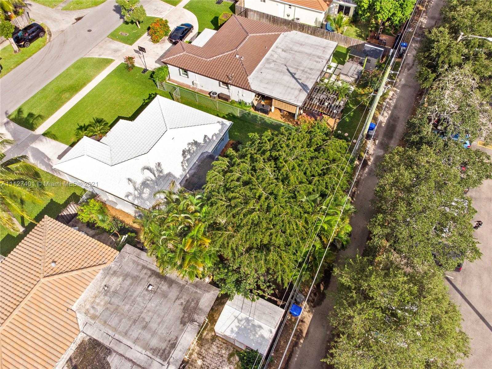 Small Image of 3234 Pierce St, Hollywood, FL 33021, USA Number 20