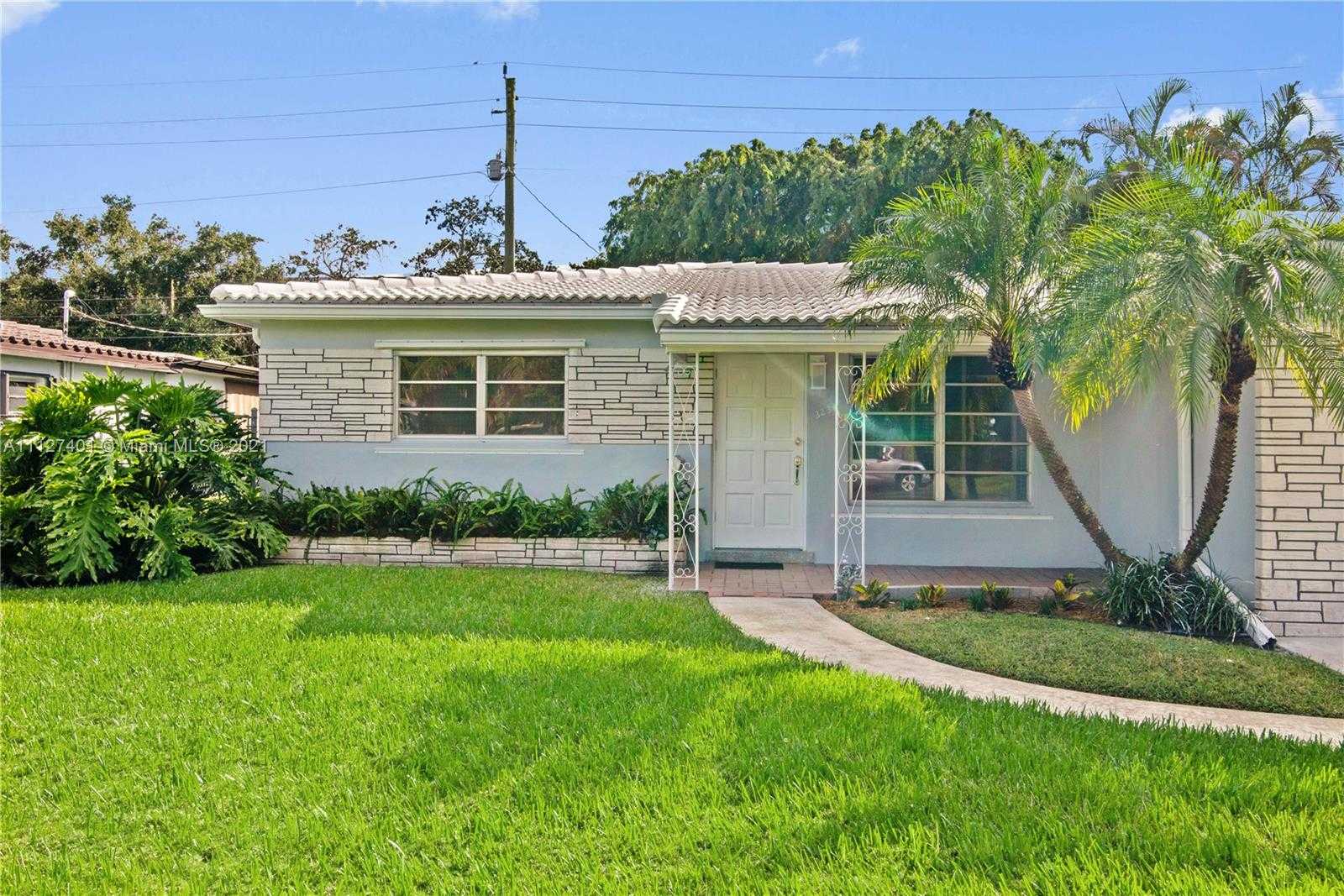 Small Image of 3234 Pierce St, Hollywood, FL 33021, USA Number 24