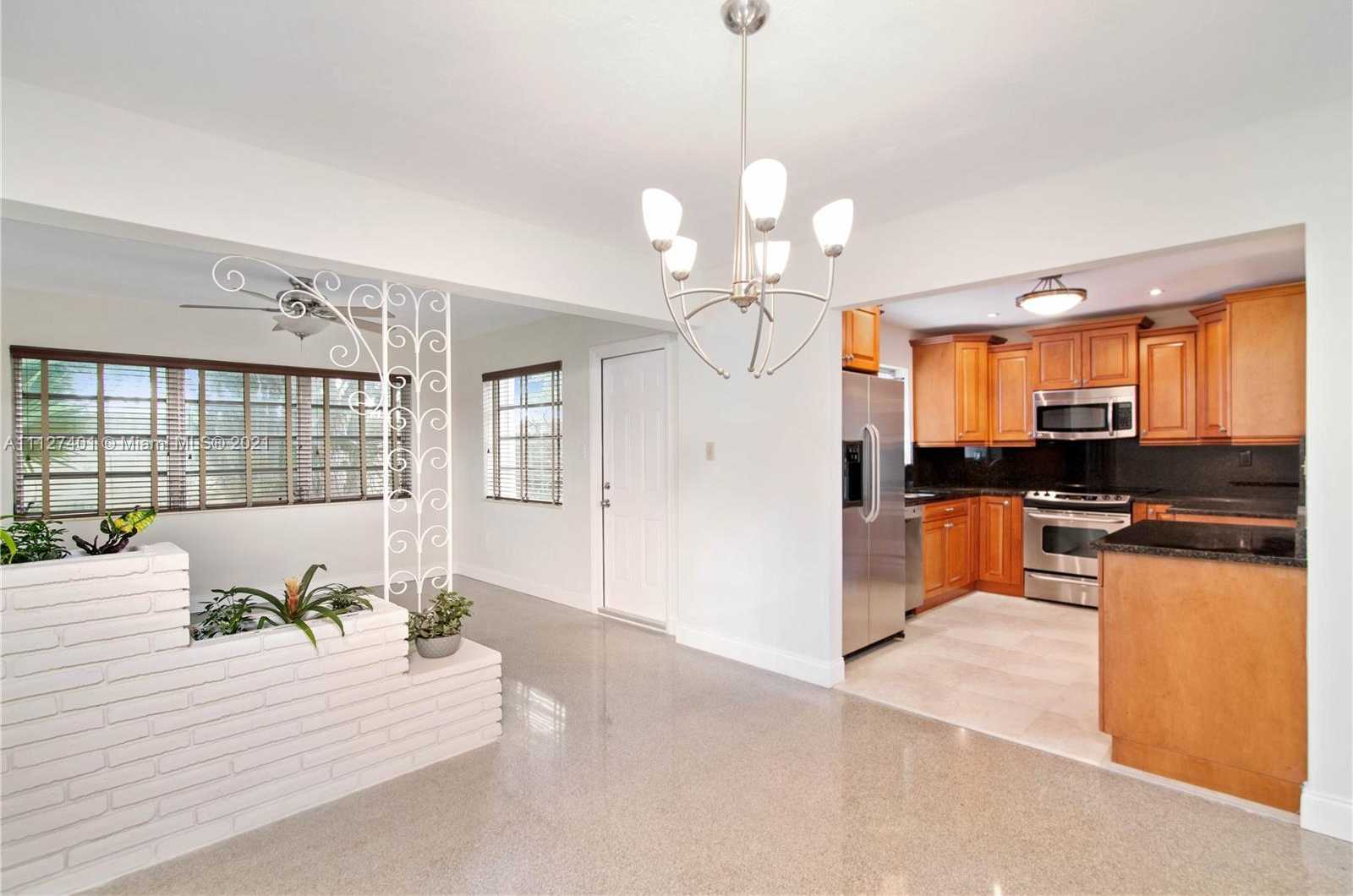 Small Image of 3234 Pierce St, Hollywood, FL 33021, USA Number 4