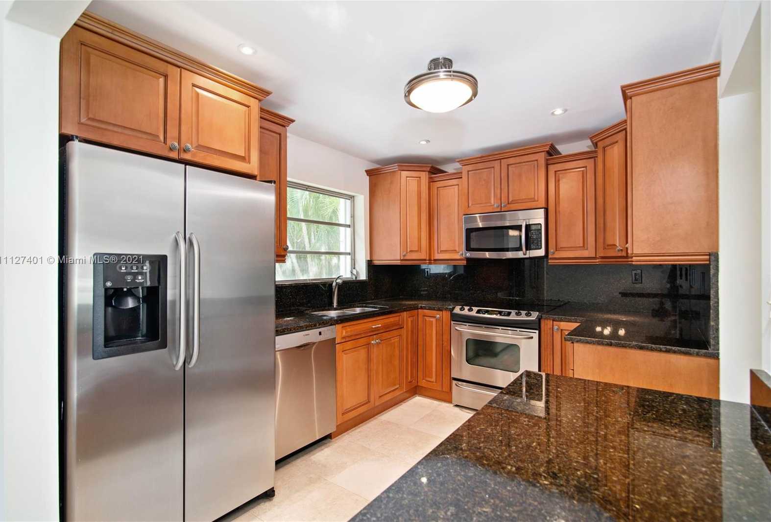 Small Image of 3234 Pierce St, Hollywood, FL 33021, USA Number 5