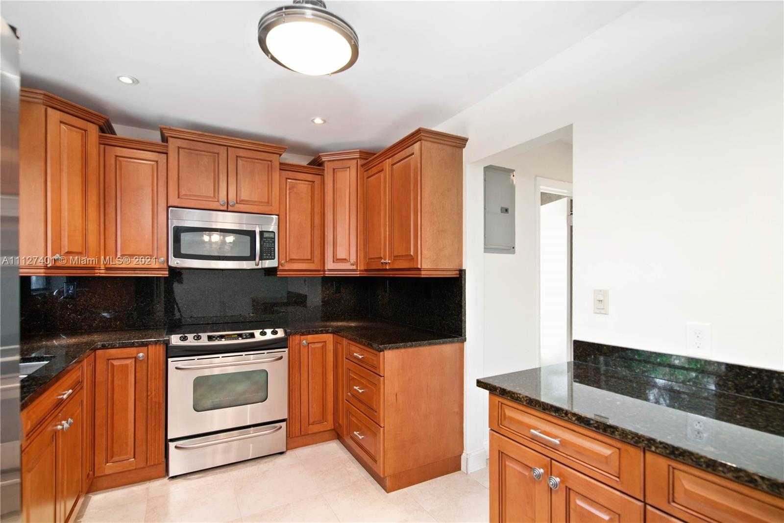 Small Image of 3234 Pierce St, Hollywood, FL 33021, USA Number 6