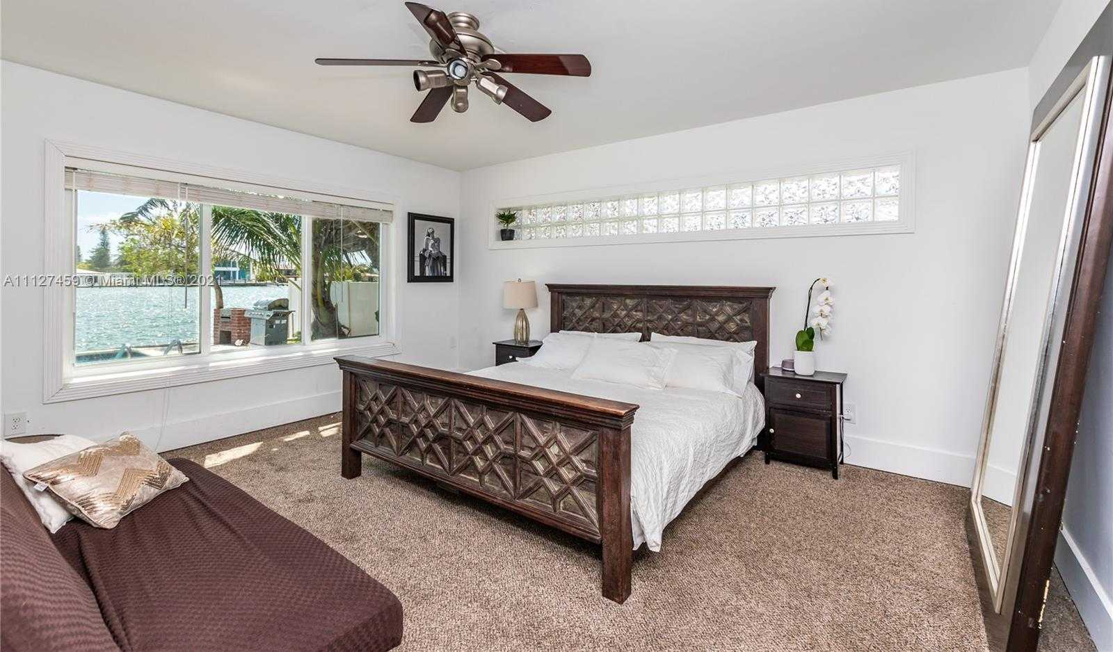 Small Image of 7701 Beach View Dr, North Bay Village, FL 33141, USA Number 10