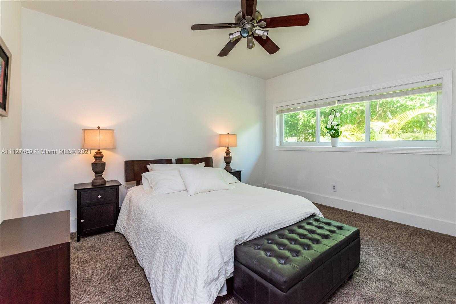 Small Image of 7701 Beach View Dr, North Bay Village, FL 33141, USA Number 15