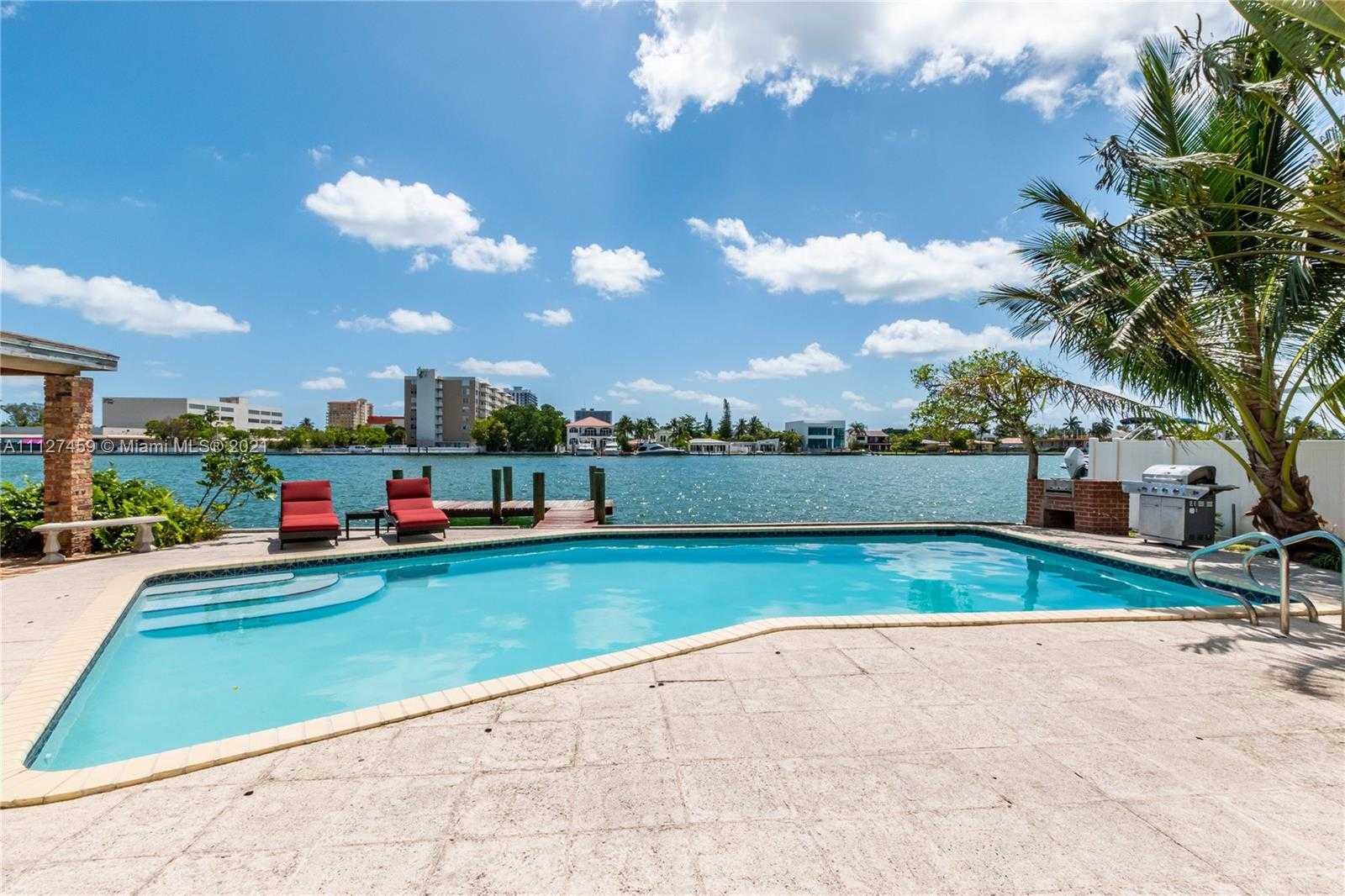 Small Image of 7701 Beach View Dr, North Bay Village, FL 33141, USA Number 17