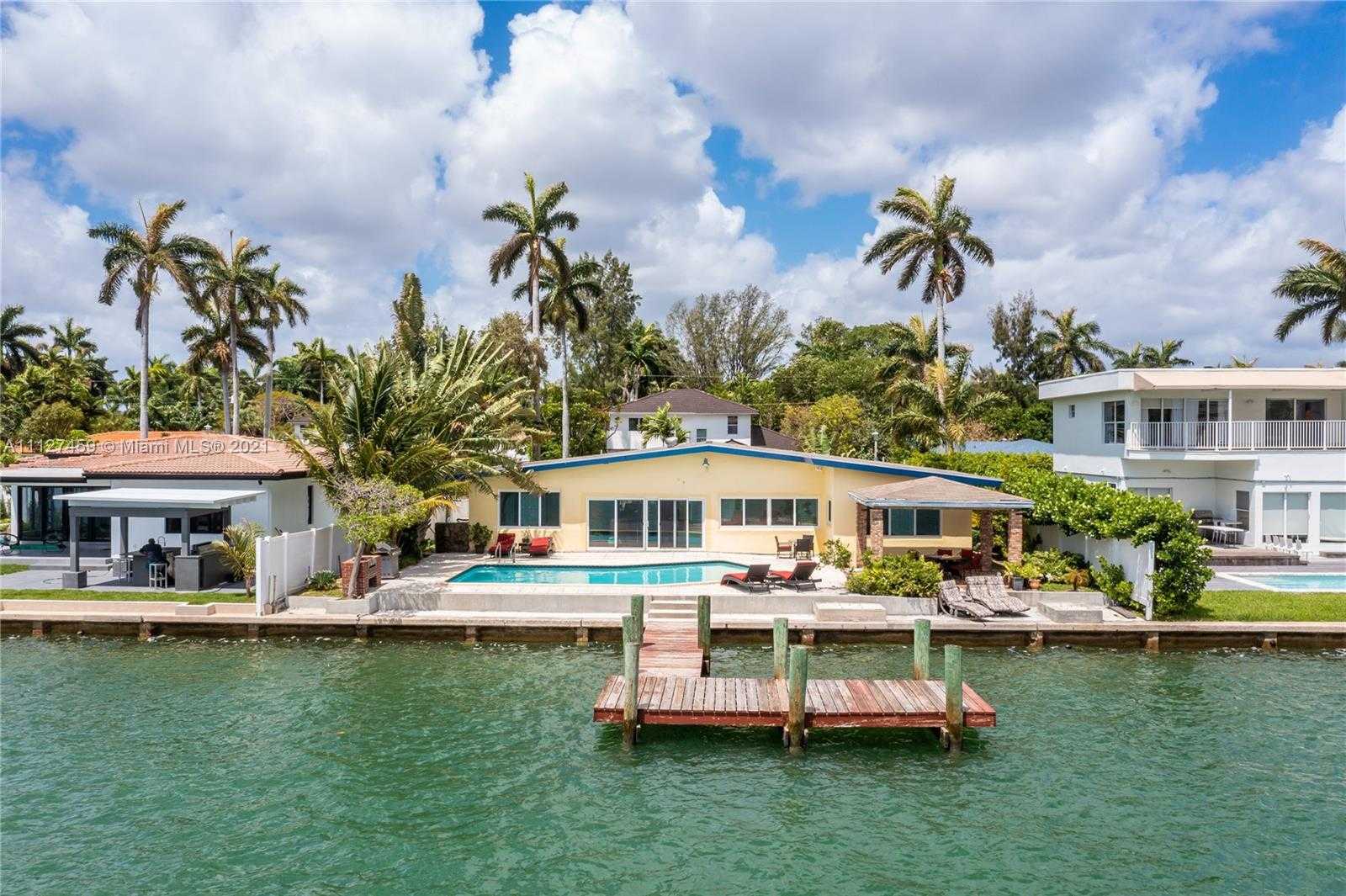 Small Image of 7701 Beach View Dr, North Bay Village, FL 33141, USA Number 19