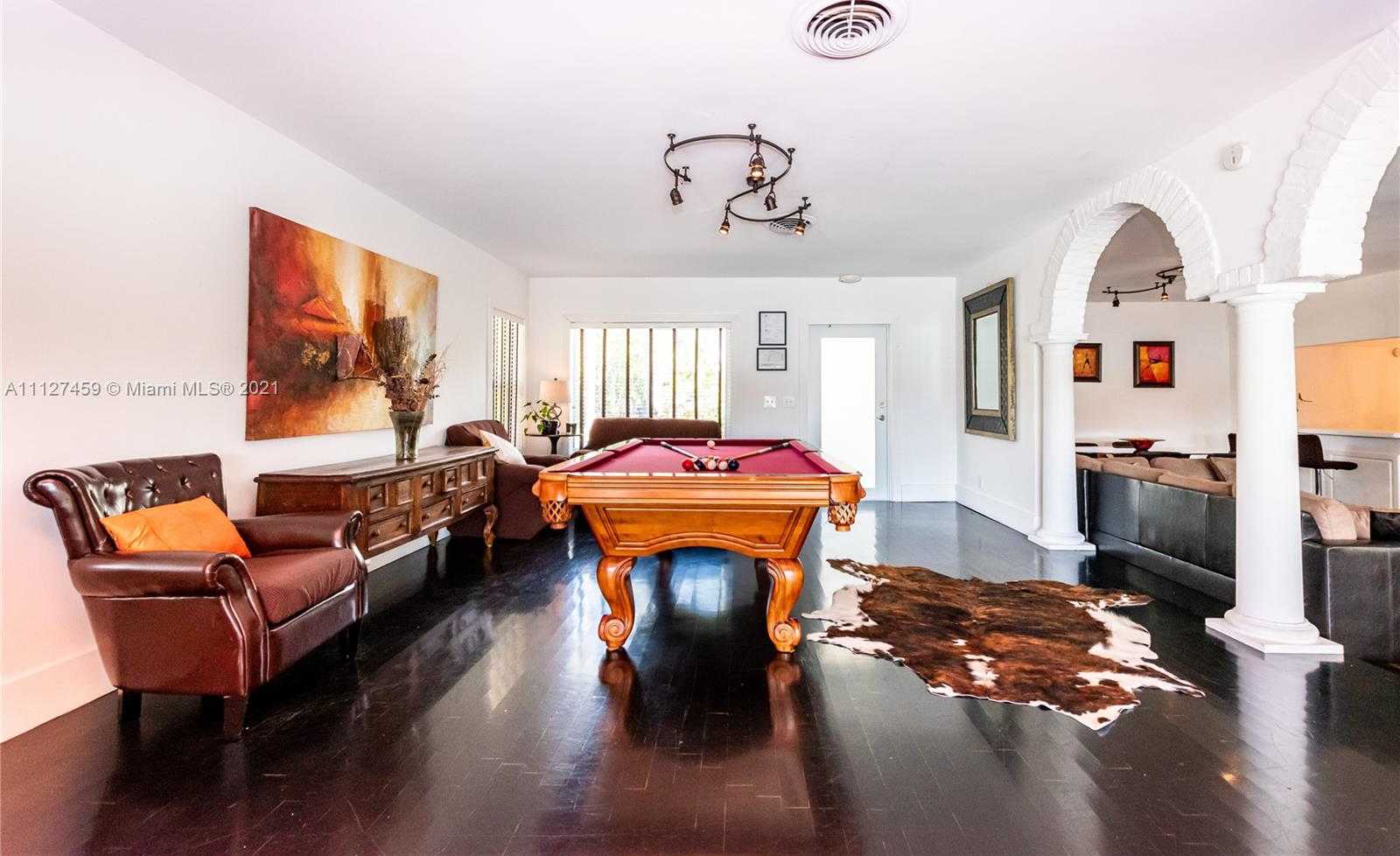 Small Image of 7701 Beach View Dr, North Bay Village, FL 33141, USA Number 2