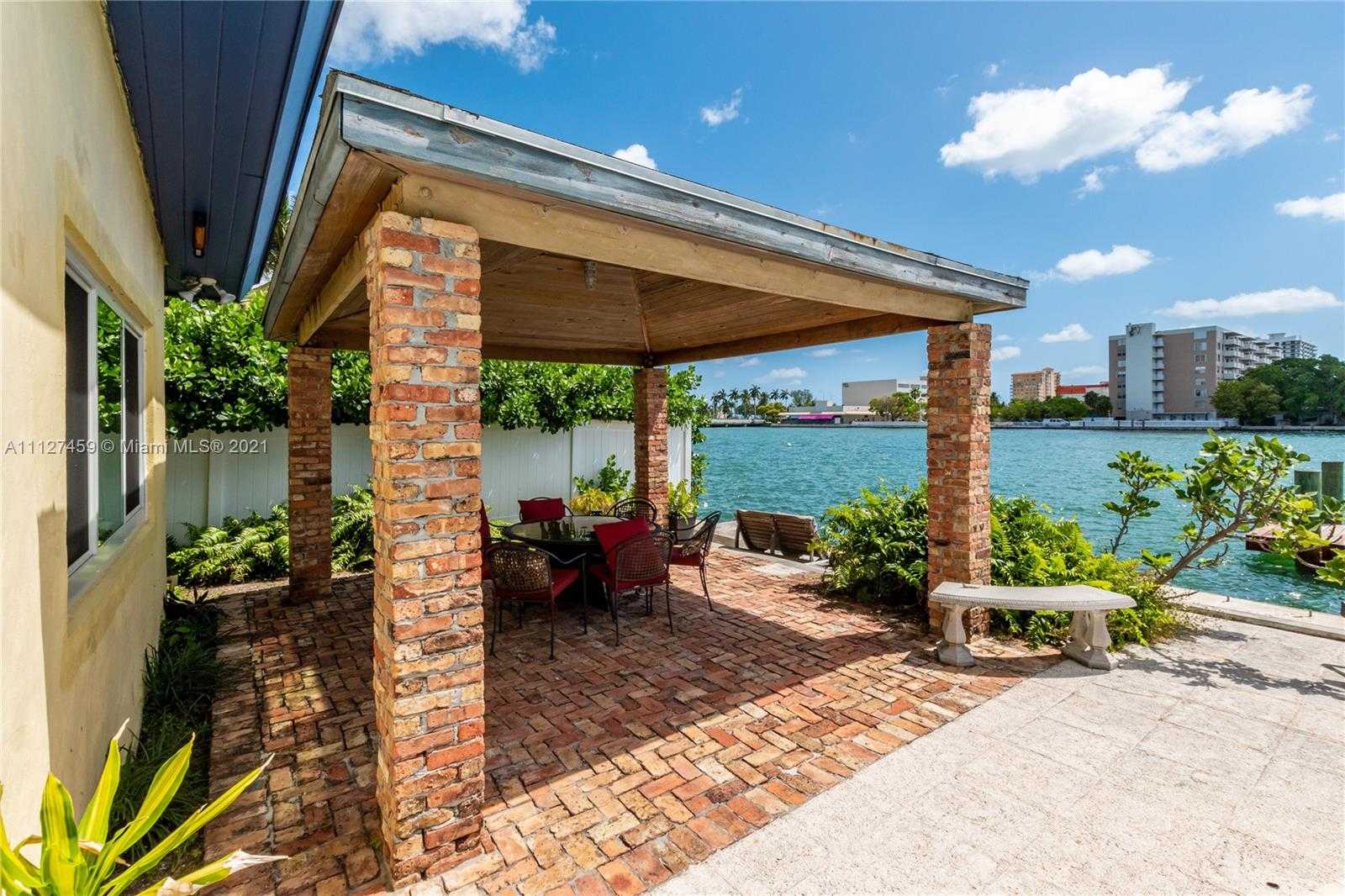 Small Image of 7701 Beach View Dr, North Bay Village, FL 33141, USA Number 20
