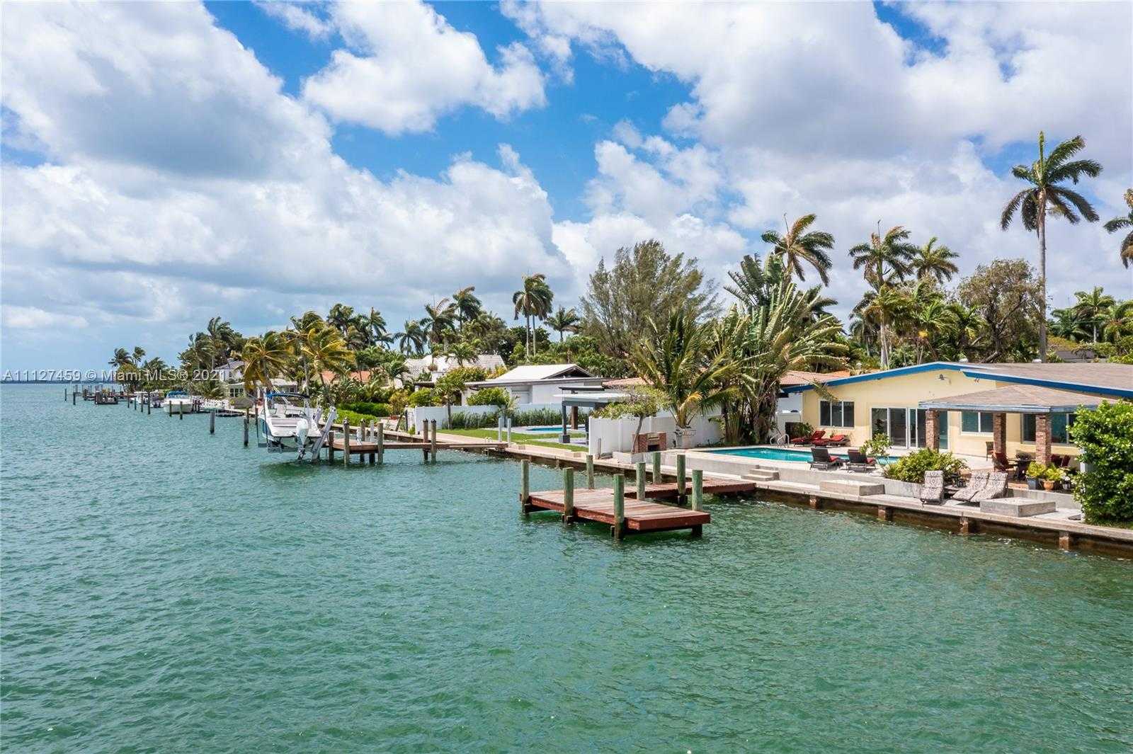 Small Image of 7701 Beach View Dr, North Bay Village, FL 33141, USA Number 22