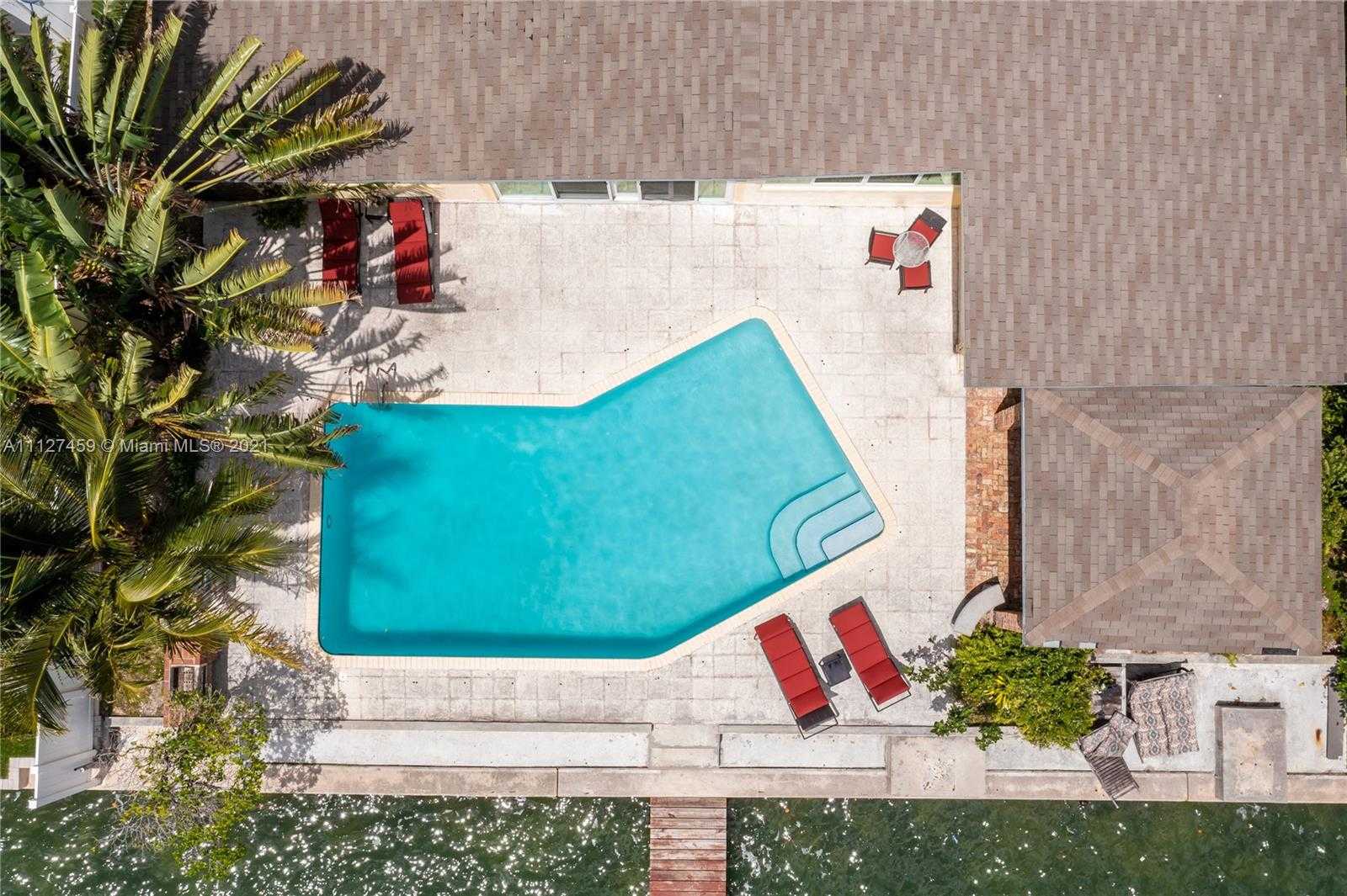 Small Image of 7701 Beach View Dr, North Bay Village, FL 33141, USA Number 24