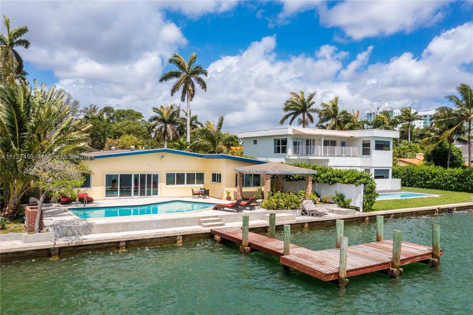 Small Image of 7701 Beach View Dr, North Bay Village, FL 33141, USA Number 26