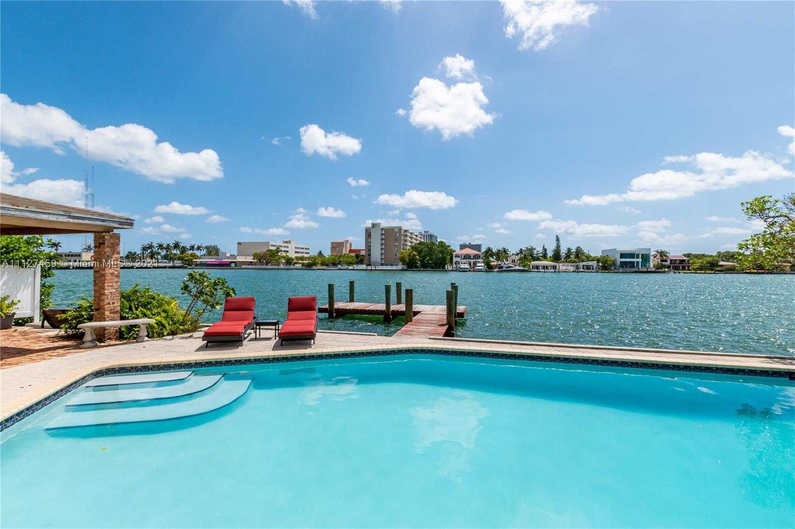 Small Image of 7701 Beach View Dr, North Bay Village, FL 33141, USA Number 27