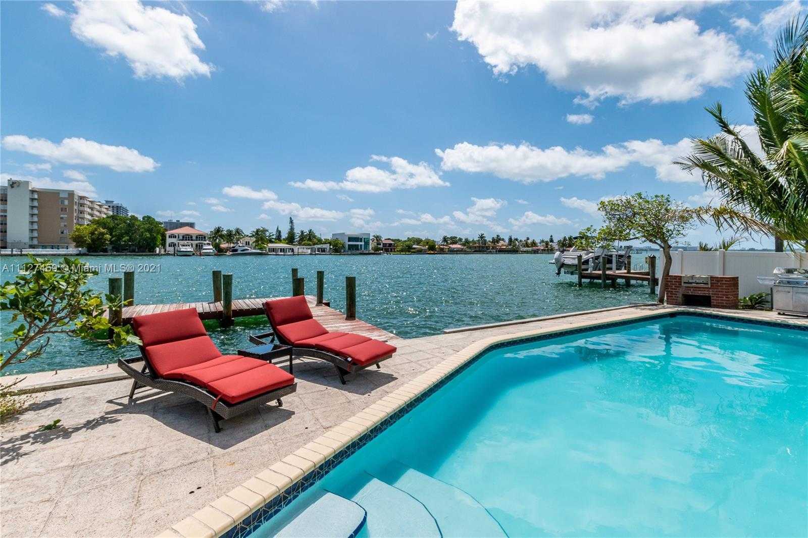Small Image of 7701 Beach View Dr, North Bay Village, FL 33141, USA Number 28