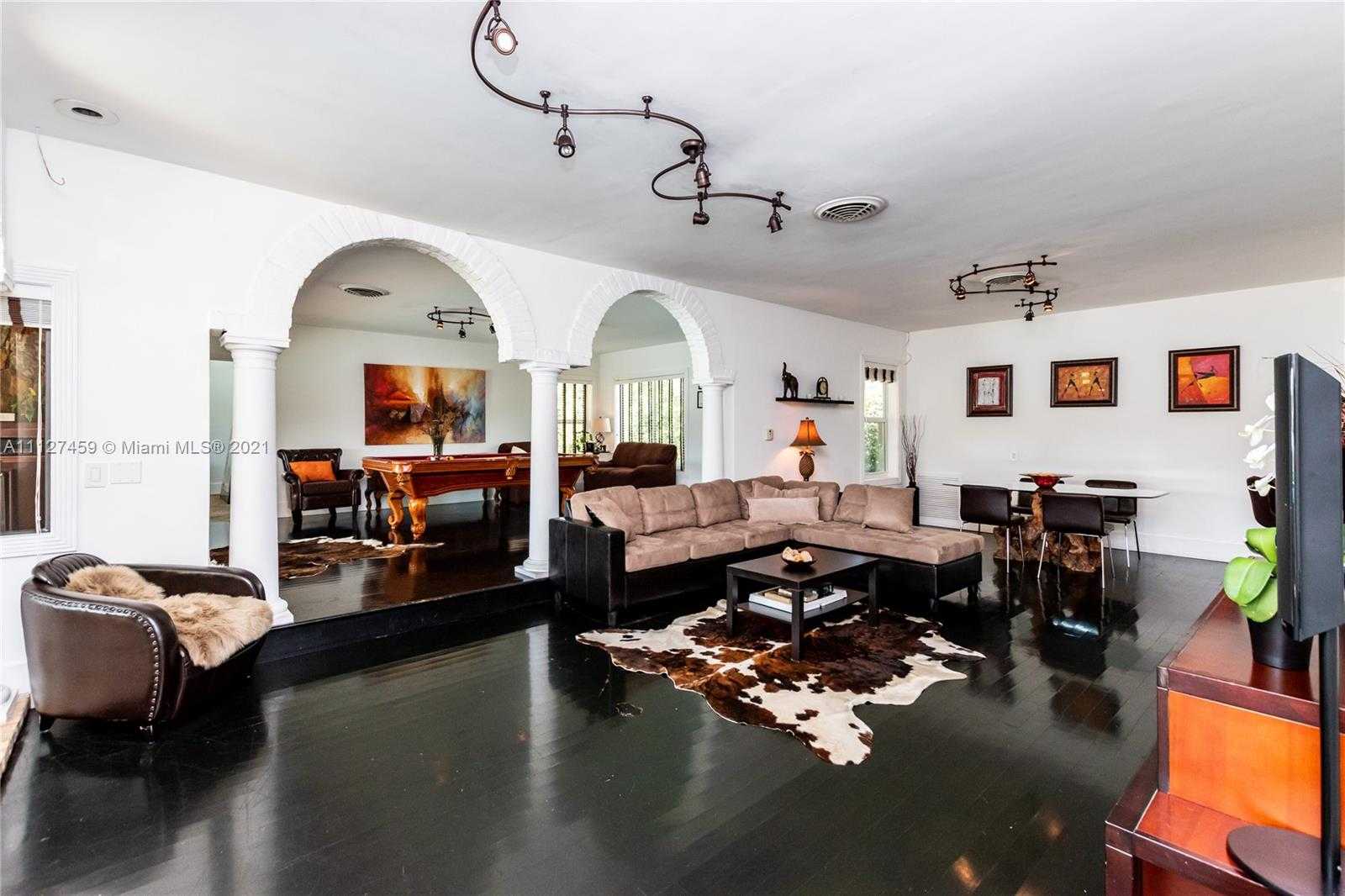 Small Image of 7701 Beach View Dr, North Bay Village, FL 33141, USA Number 3