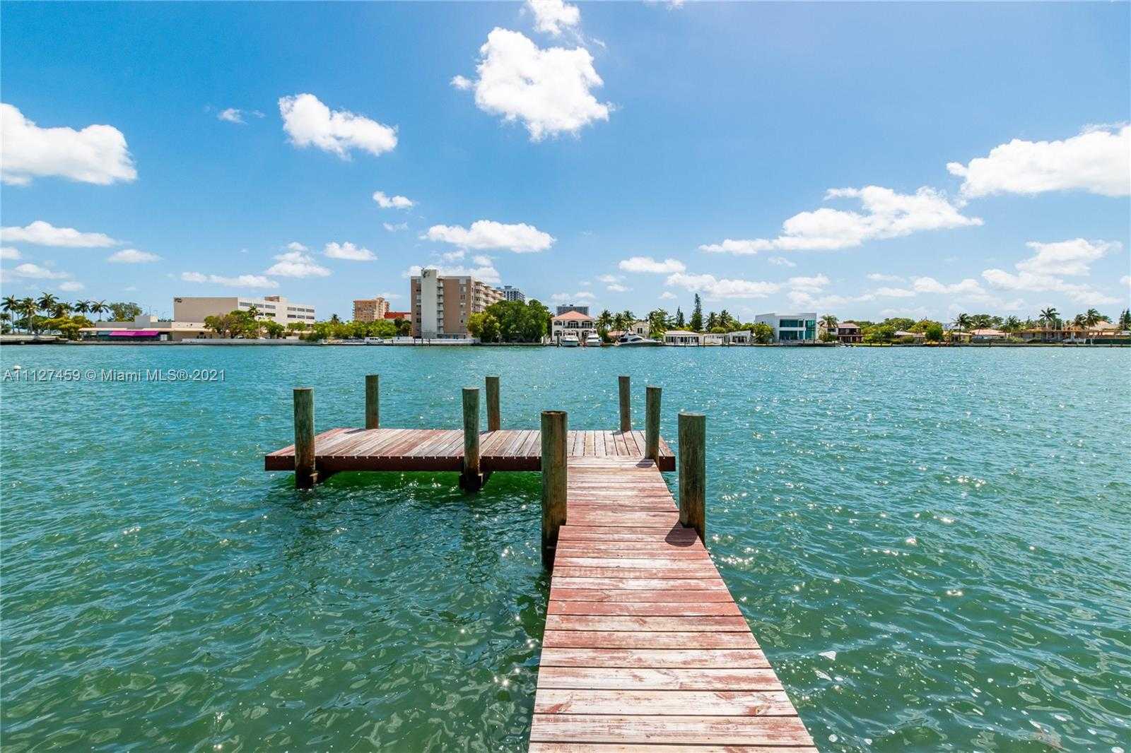Small Image of 7701 Beach View Dr, North Bay Village, FL 33141, USA Number 30