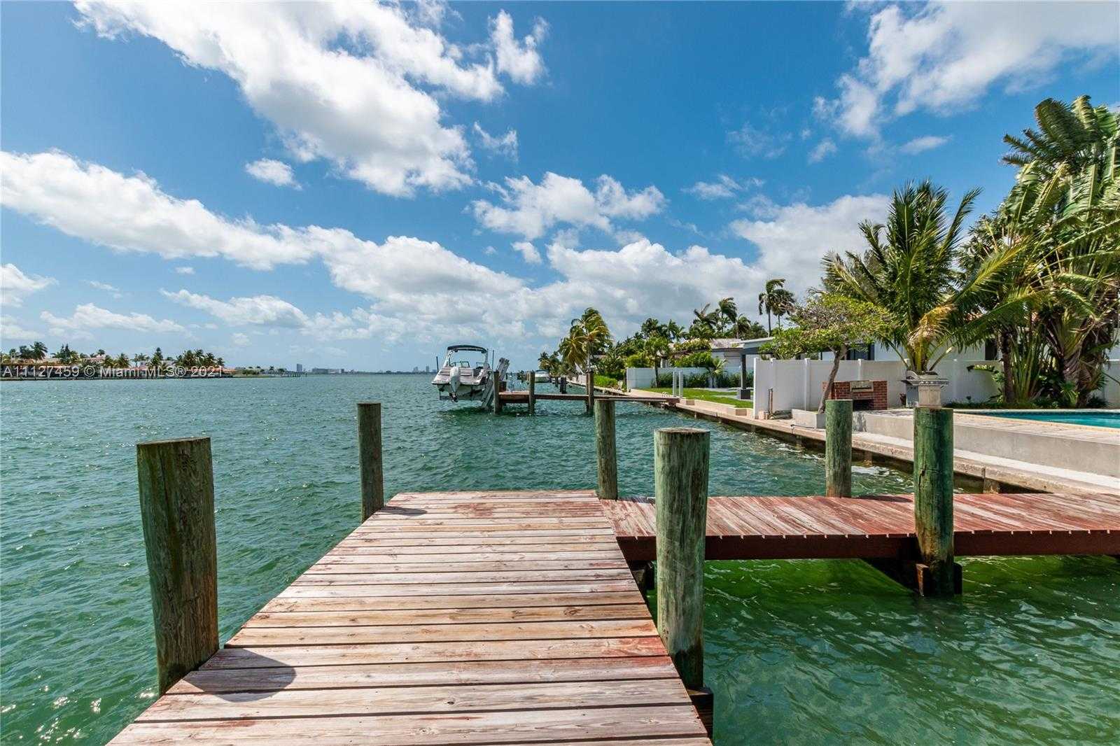 Small Image of 7701 Beach View Dr, North Bay Village, FL 33141, USA Number 32