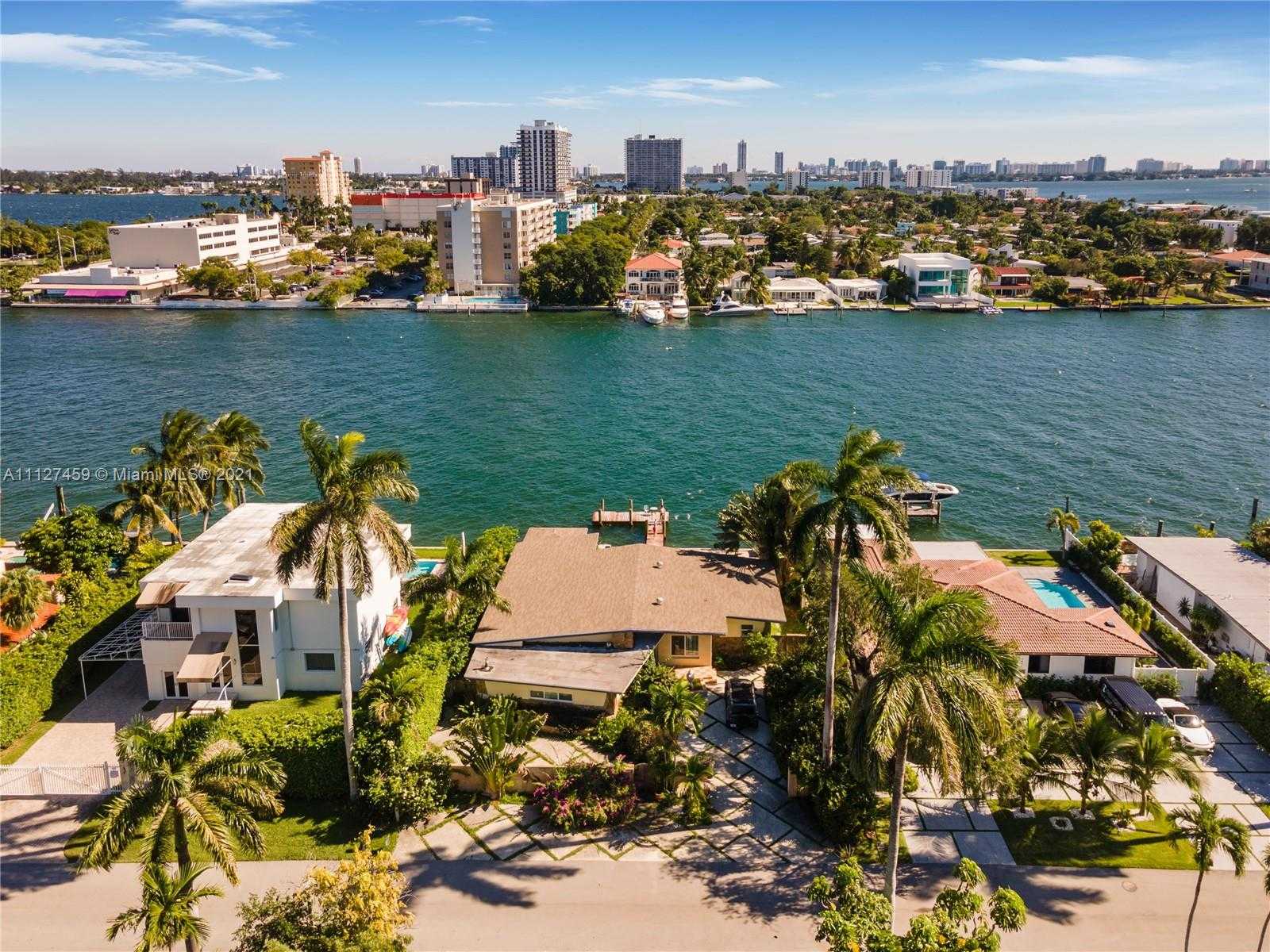 Small Image of 7701 Beach View Dr, North Bay Village, FL 33141, USA Number 34