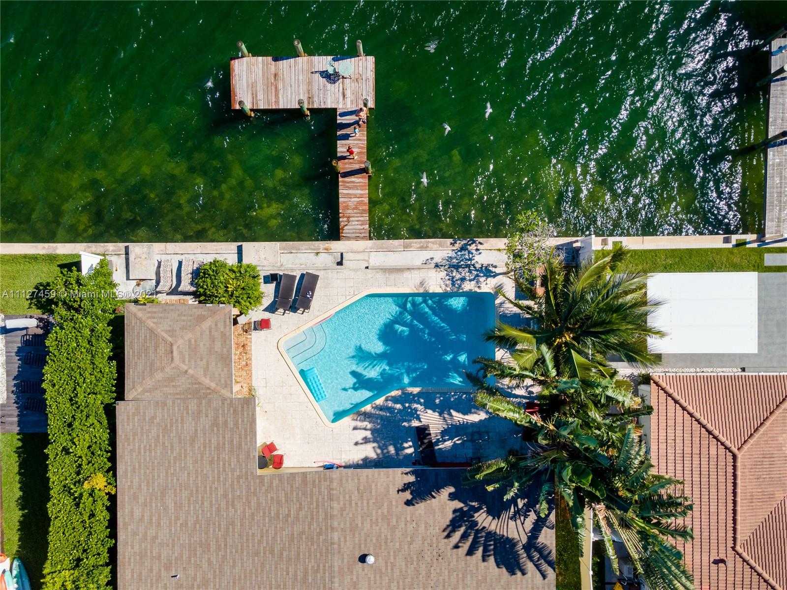 Small Image of 7701 Beach View Dr, North Bay Village, FL 33141, USA Number 35
