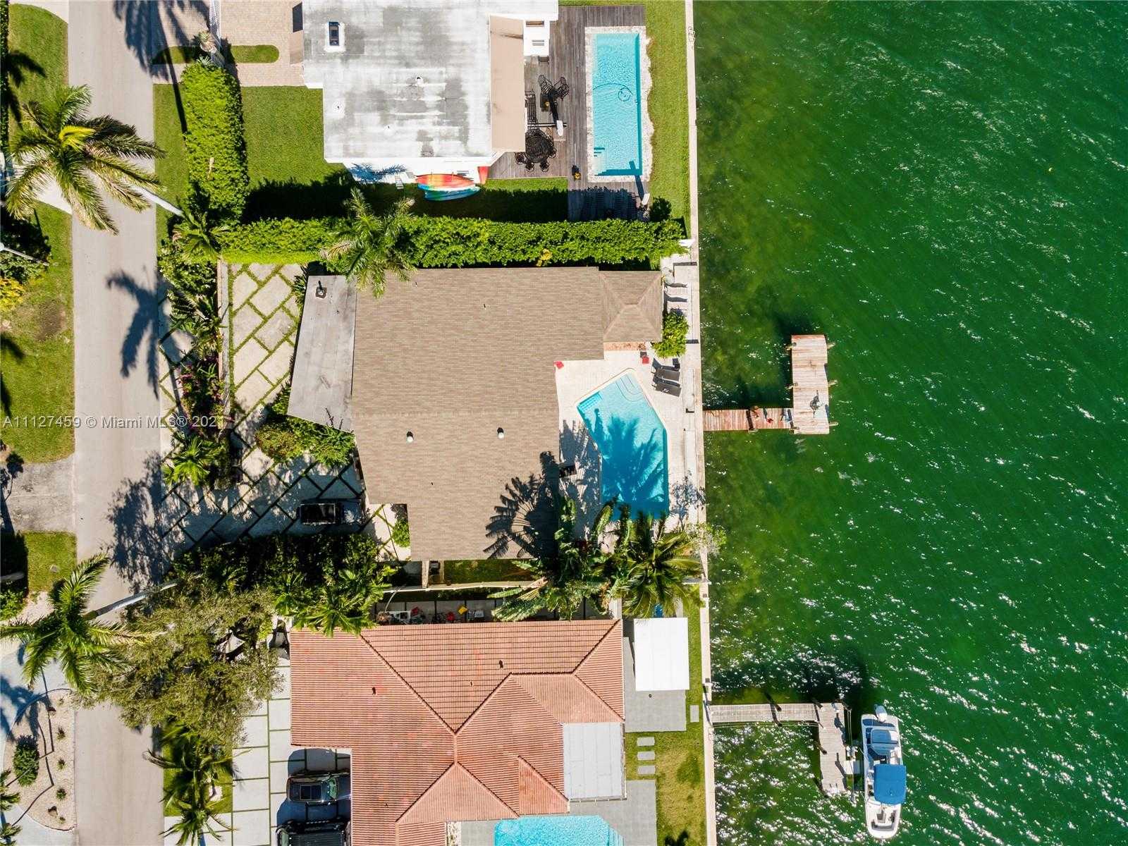 Small Image of 7701 Beach View Dr, North Bay Village, FL 33141, USA Number 36