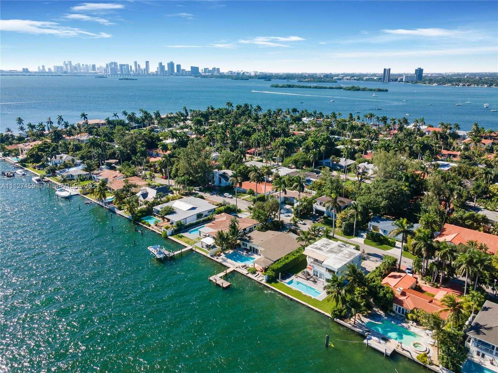 Small Image of 7701 Beach View Dr, North Bay Village, FL 33141, USA Number 38