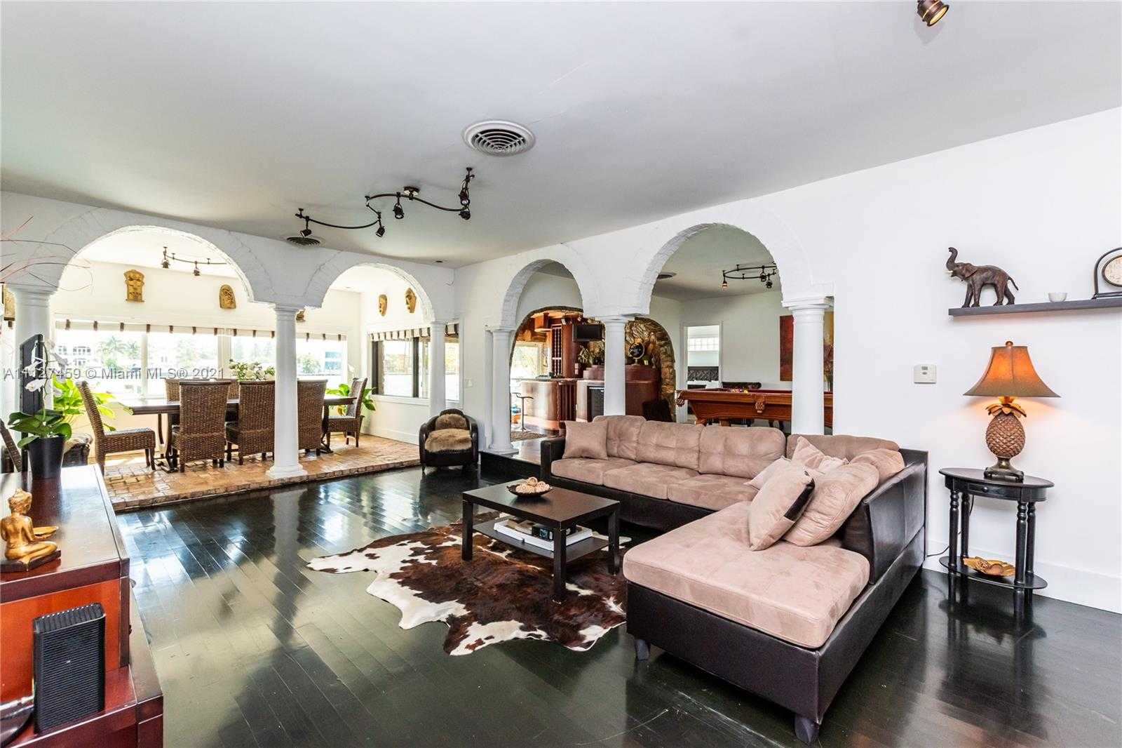 Small Image of 7701 Beach View Dr, North Bay Village, FL 33141, USA Number 4