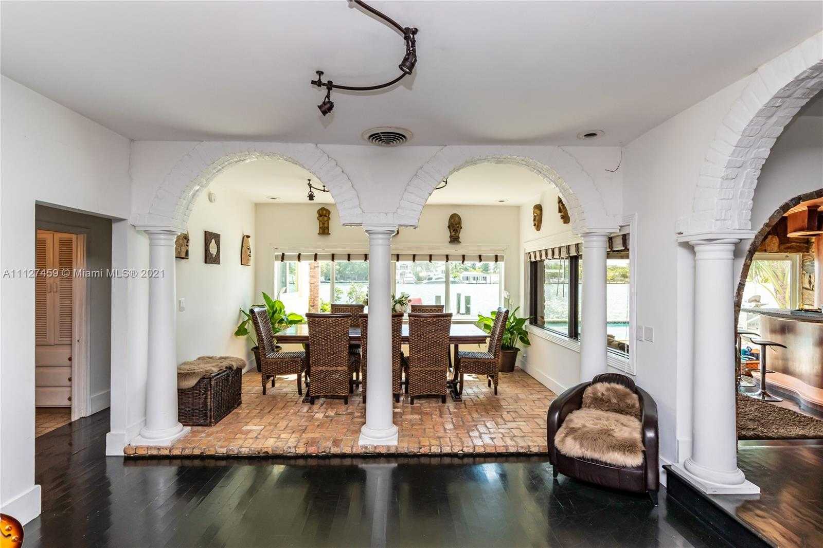 Small Image of 7701 Beach View Dr, North Bay Village, FL 33141, USA Number 5