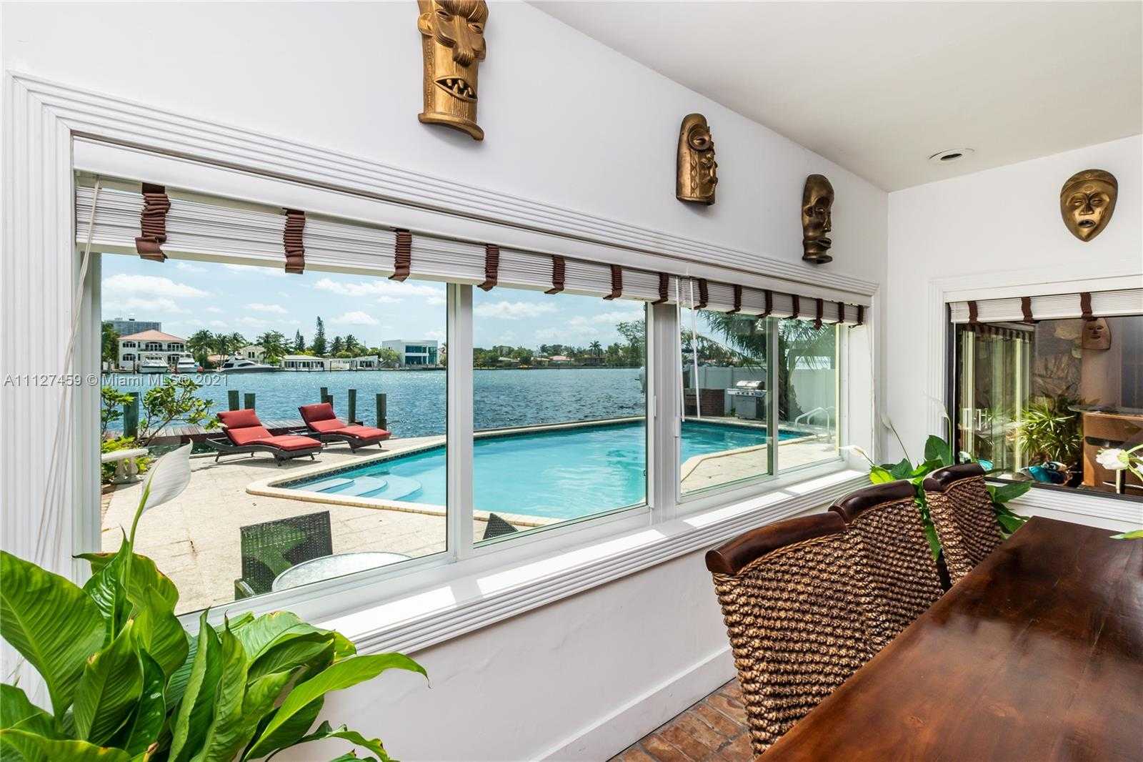 Small Image of 7701 Beach View Dr, North Bay Village, FL 33141, USA Number 6