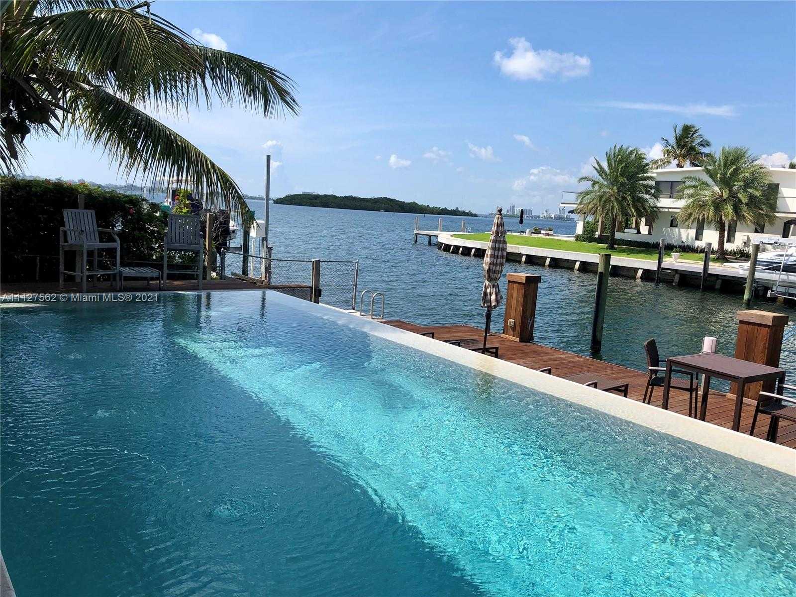 Small Image of 1980 NE 119th Rd, North Miami, FL 33181, USA Number 2