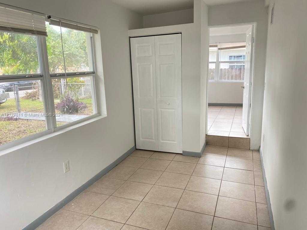 Small Image of 811 NW 116th St, Miami, FL 33168, USA Number 12