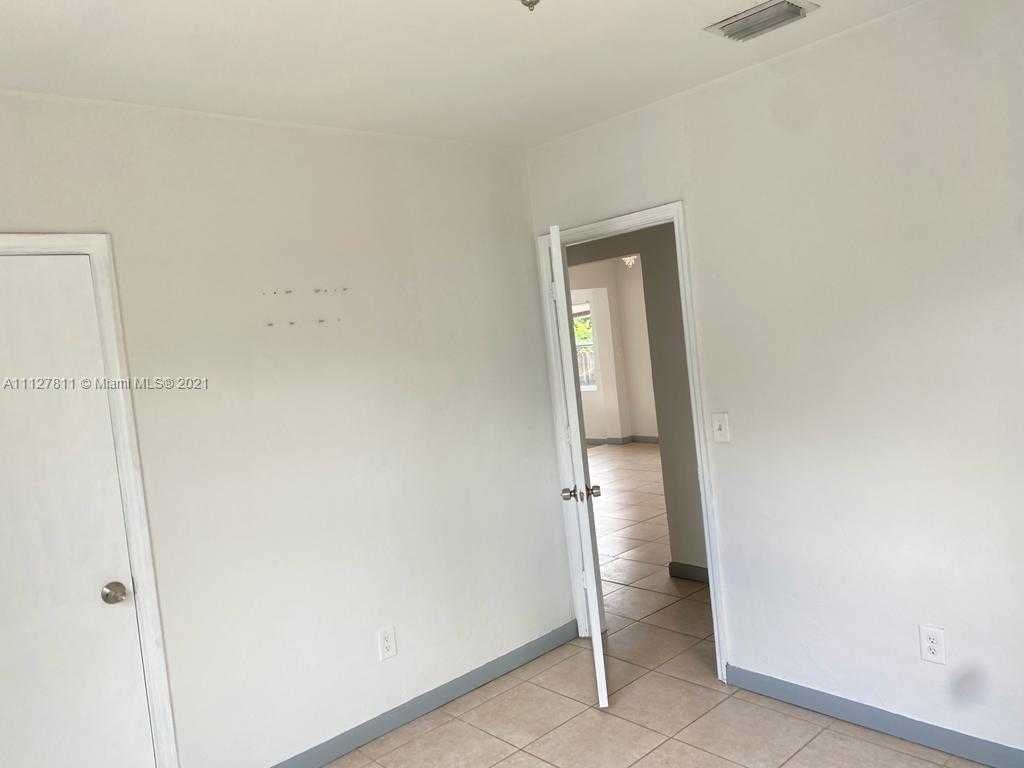 Small Image of 811 NW 116th St, Miami, FL 33168, USA Number 16