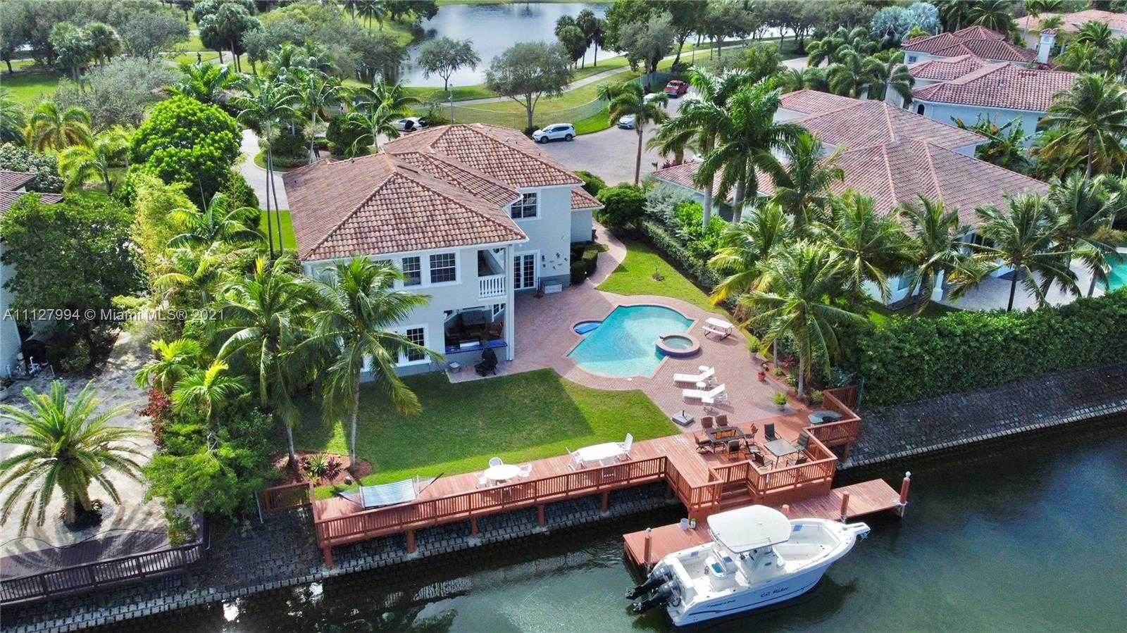 Small Image of 1031 Harbor Ct, Hollywood, FL 33019, USA Number 10