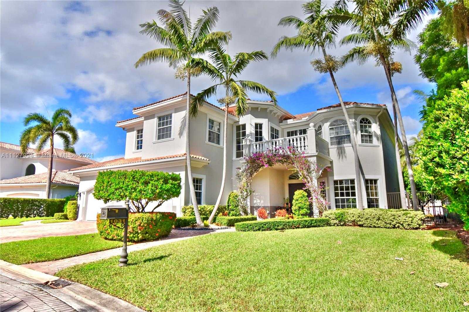 Small Image of 1031 Harbor Ct, Hollywood, FL 33019, USA Number 11
