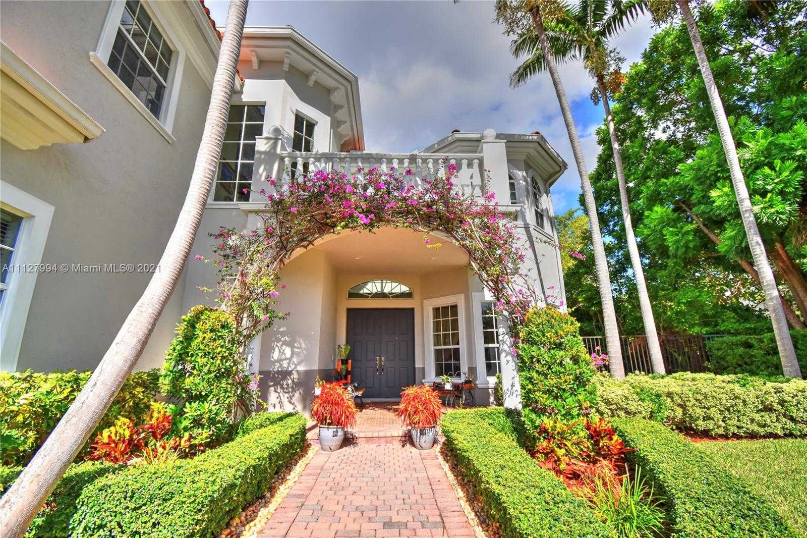 Small Image of 1031 Harbor Ct, Hollywood, FL 33019, USA Number 15