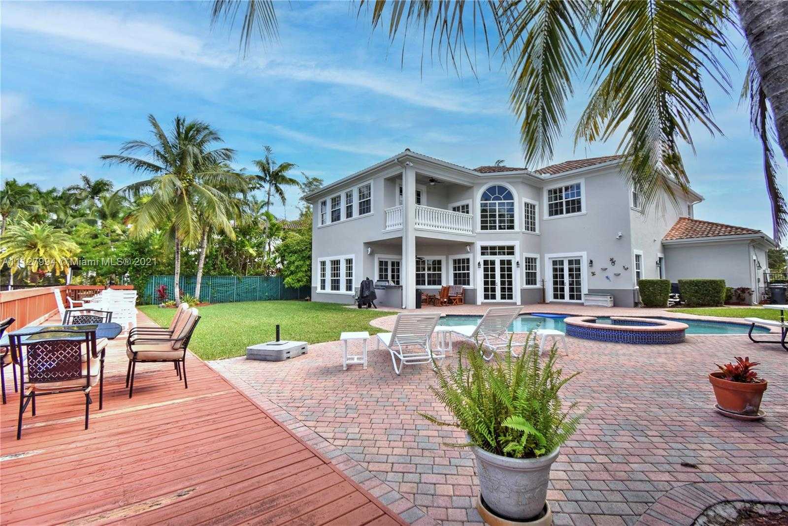 Small Image of 1031 Harbor Ct, Hollywood, FL 33019, USA Number 16