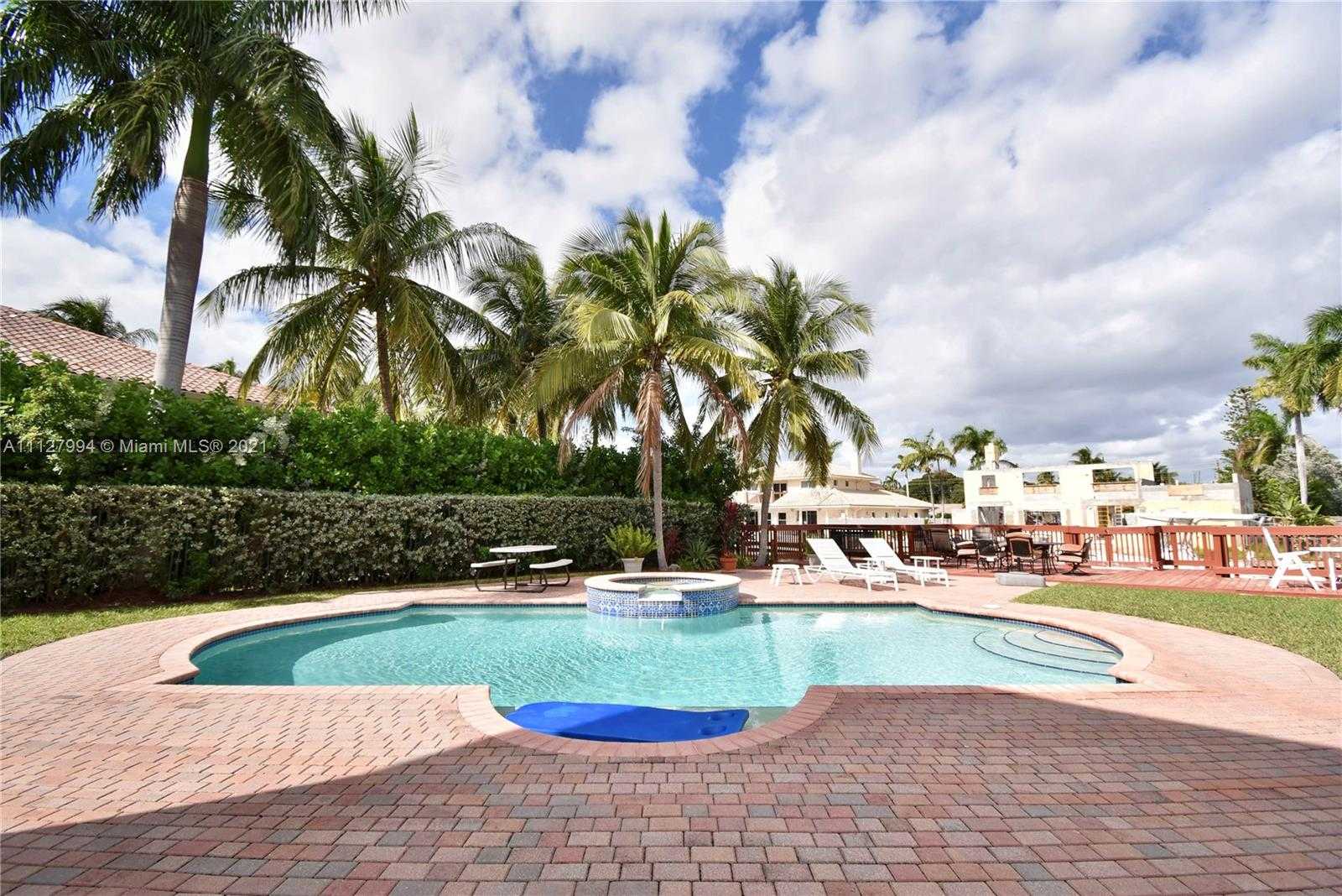 Small Image of 1031 Harbor Ct, Hollywood, FL 33019, USA Number 21