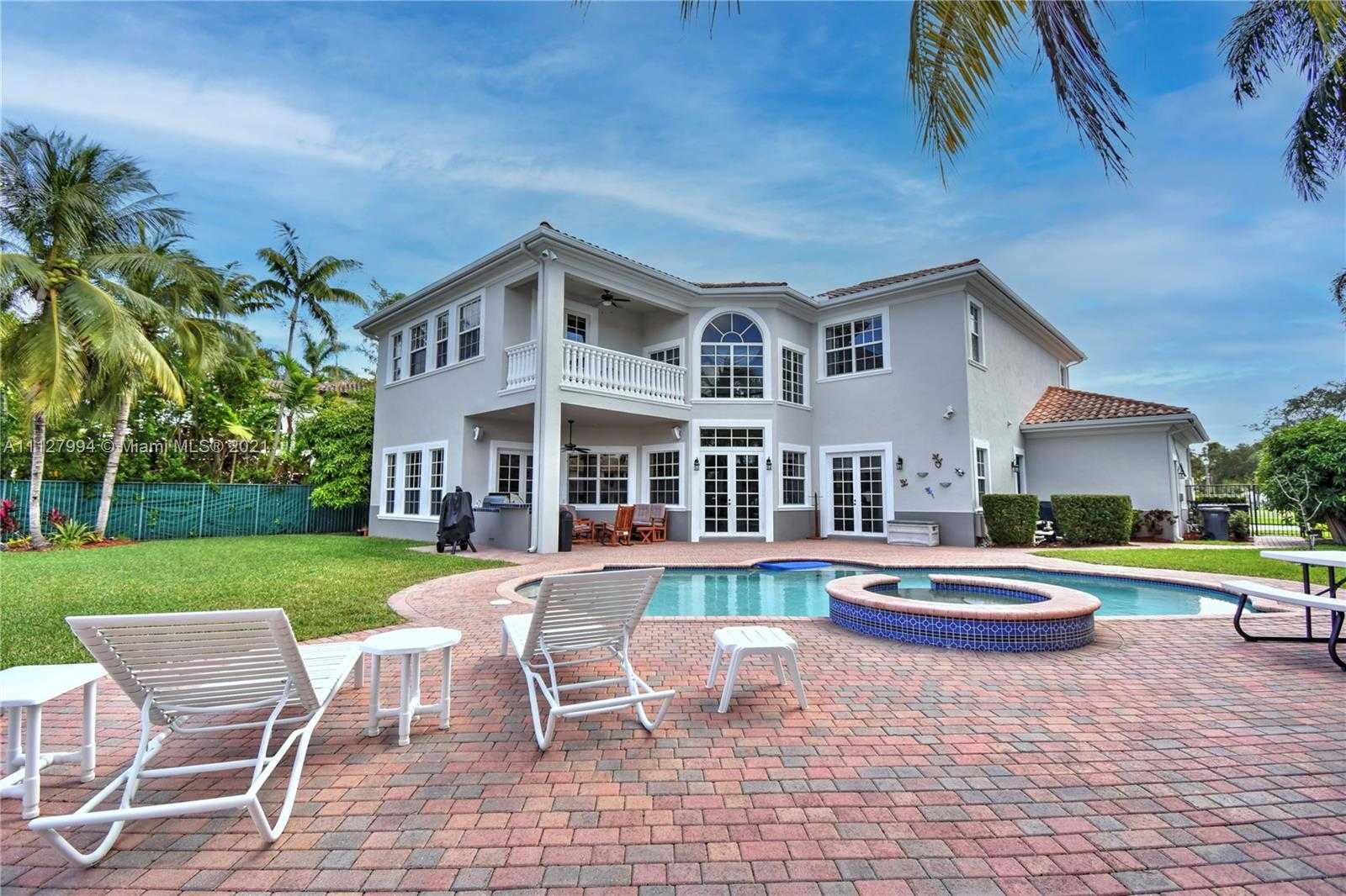 Small Image of 1031 Harbor Ct, Hollywood, FL 33019, USA Number 22