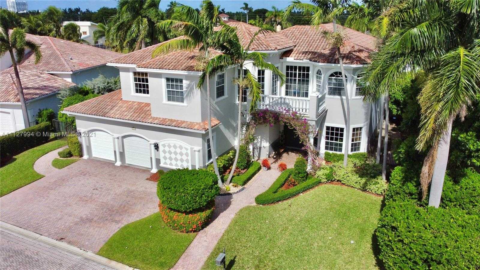 Small Image of 1031 Harbor Ct, Hollywood, FL 33019, USA Number 23