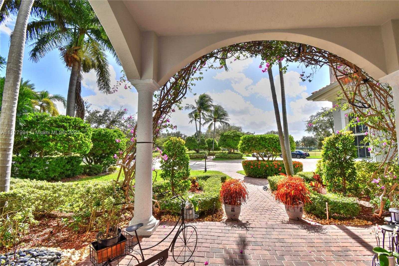 Small Image of 1031 Harbor Ct, Hollywood, FL 33019, USA Number 27