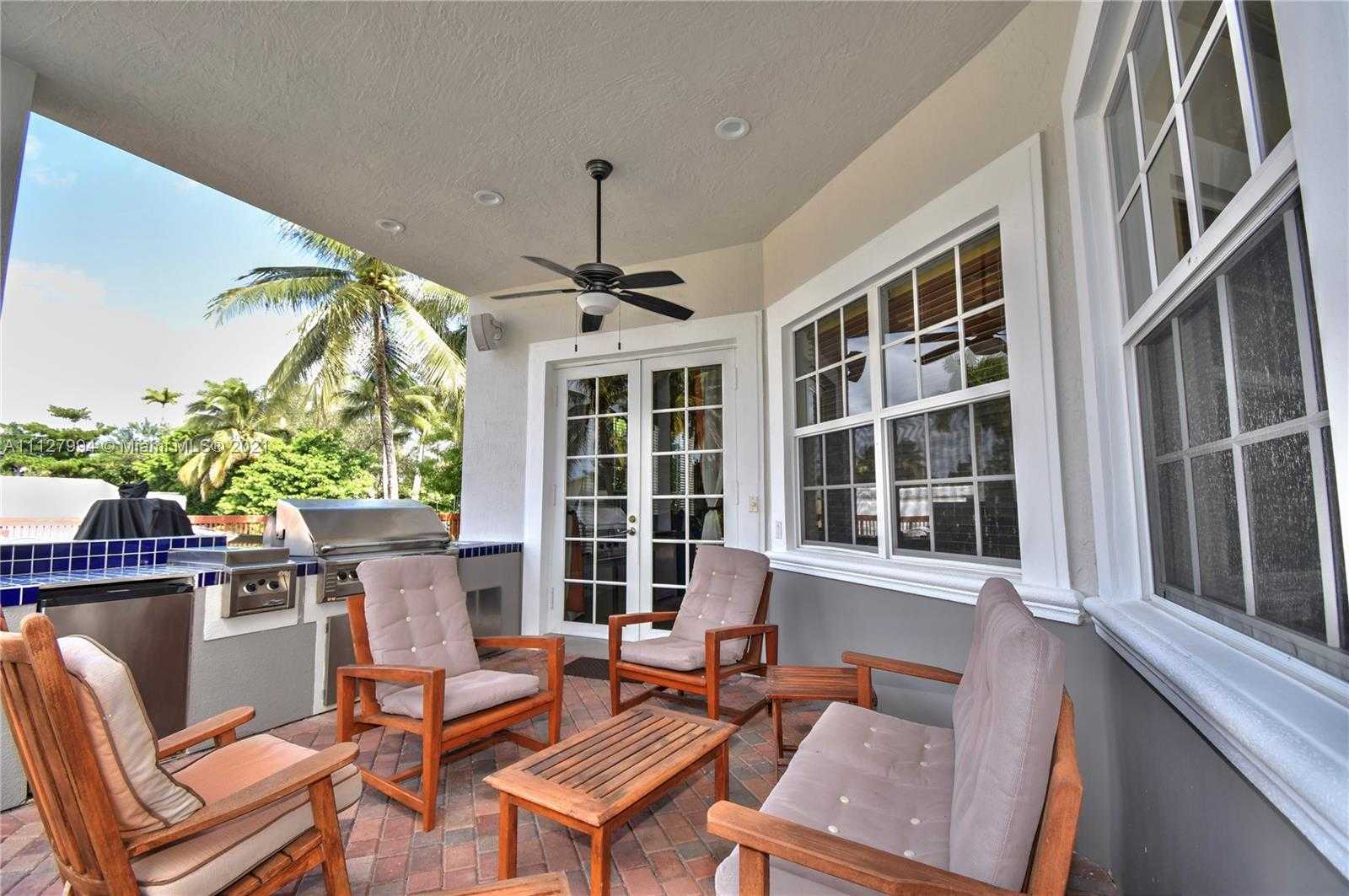 Small Image of 1031 Harbor Ct, Hollywood, FL 33019, USA Number 29