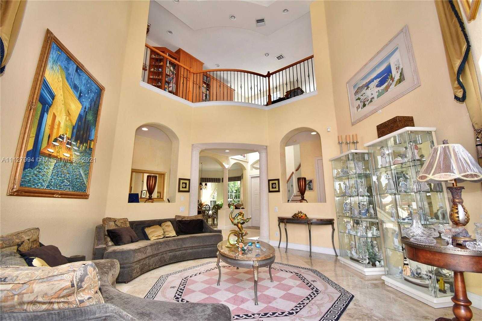 Small Image of 1031 Harbor Ct, Hollywood, FL 33019, USA Number 30